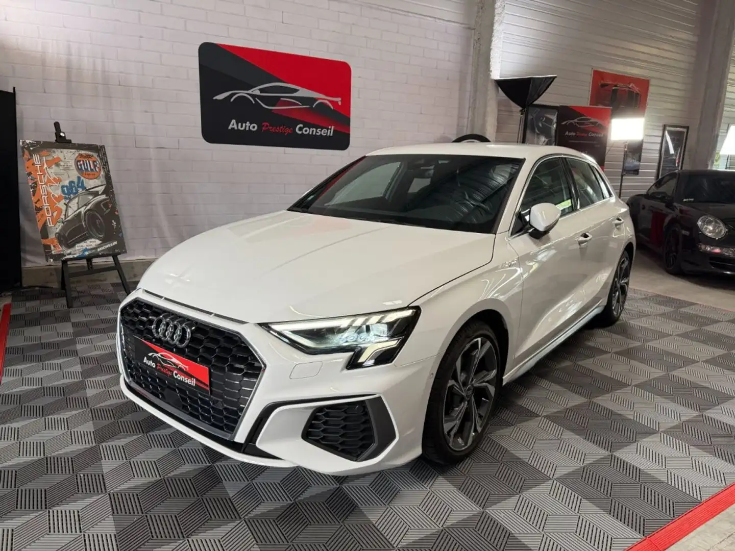 Audi A3 35 TFSI 150 S-Line Blanc - 1