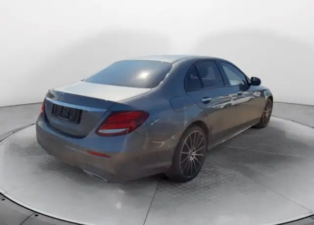Mercedes-Benz E 300 d AMG*BURME*STD HZG*KEYLESS*DISTR*360*TOP