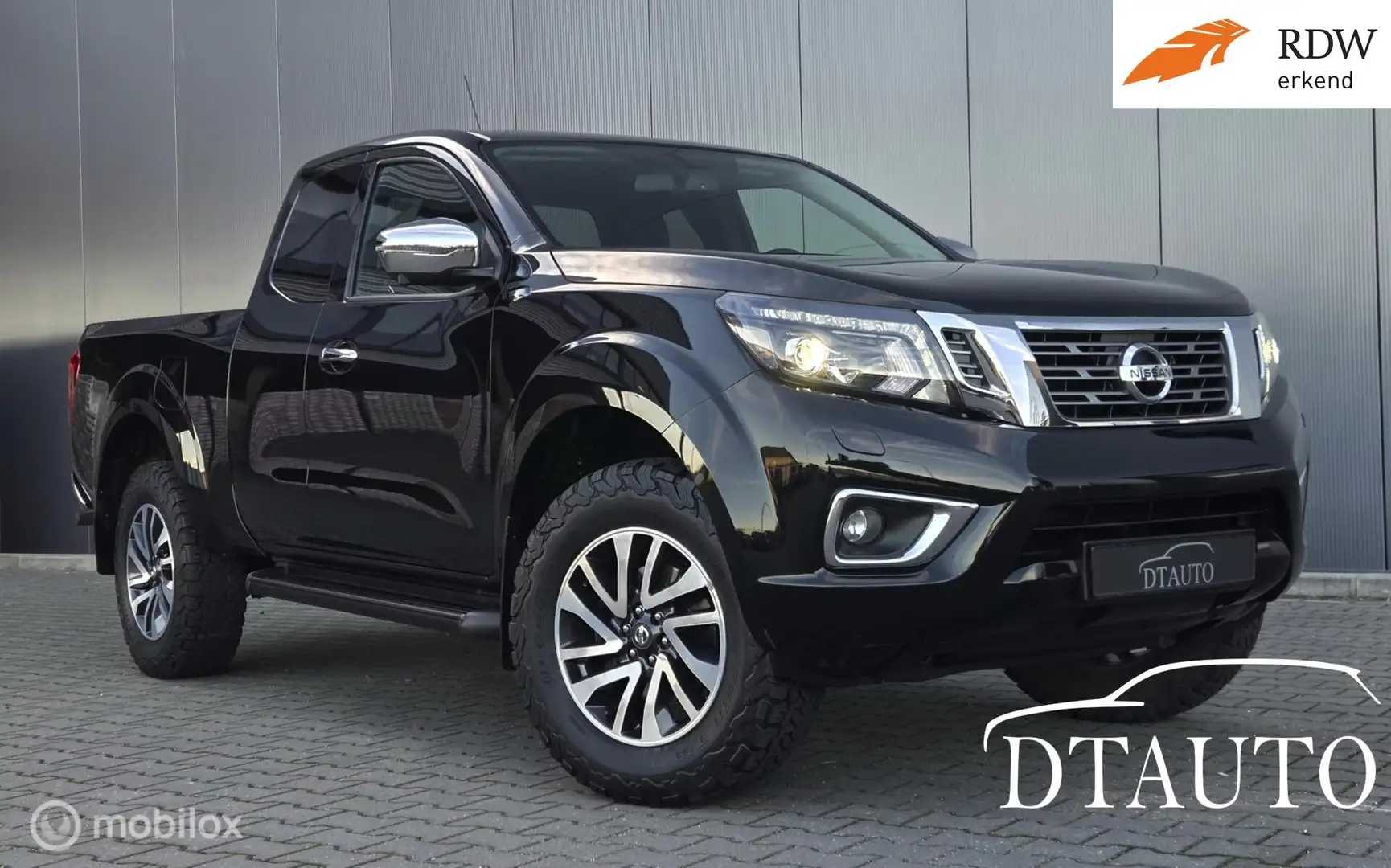 Nissan Navara 2.3 dCi N-Connecta King Cab 70dkm 4x4 1ste Eig Noir - 1