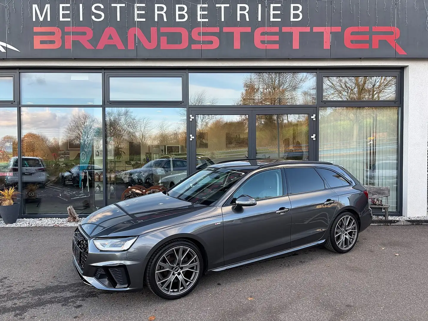 Audi A4 Avant 30 TDI S-line S-tronic Grau - 1