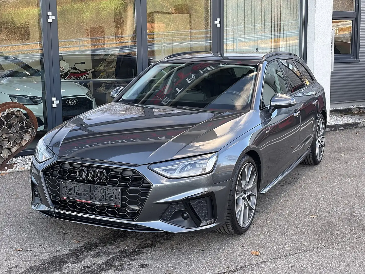 Audi A4 Avant 30 TDI S-line S-tronic Grau - 2