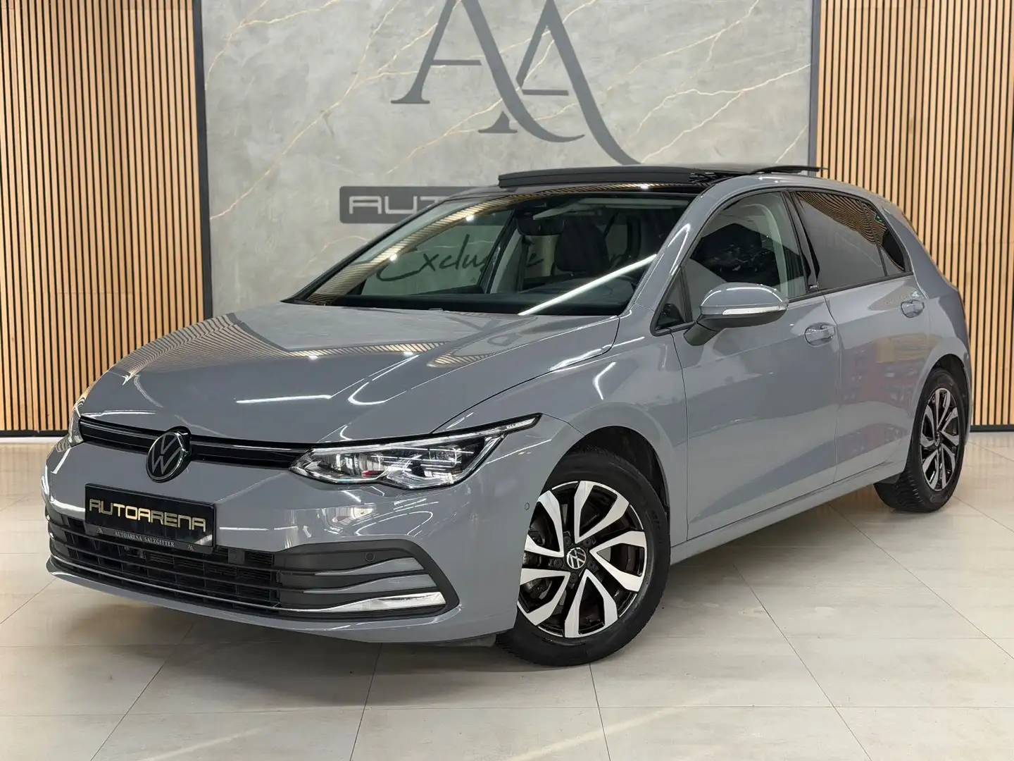 Volkswagen Golf 8 Life Active 2.0 TDI*PANO*AHK*NAVI* Grijs - 2