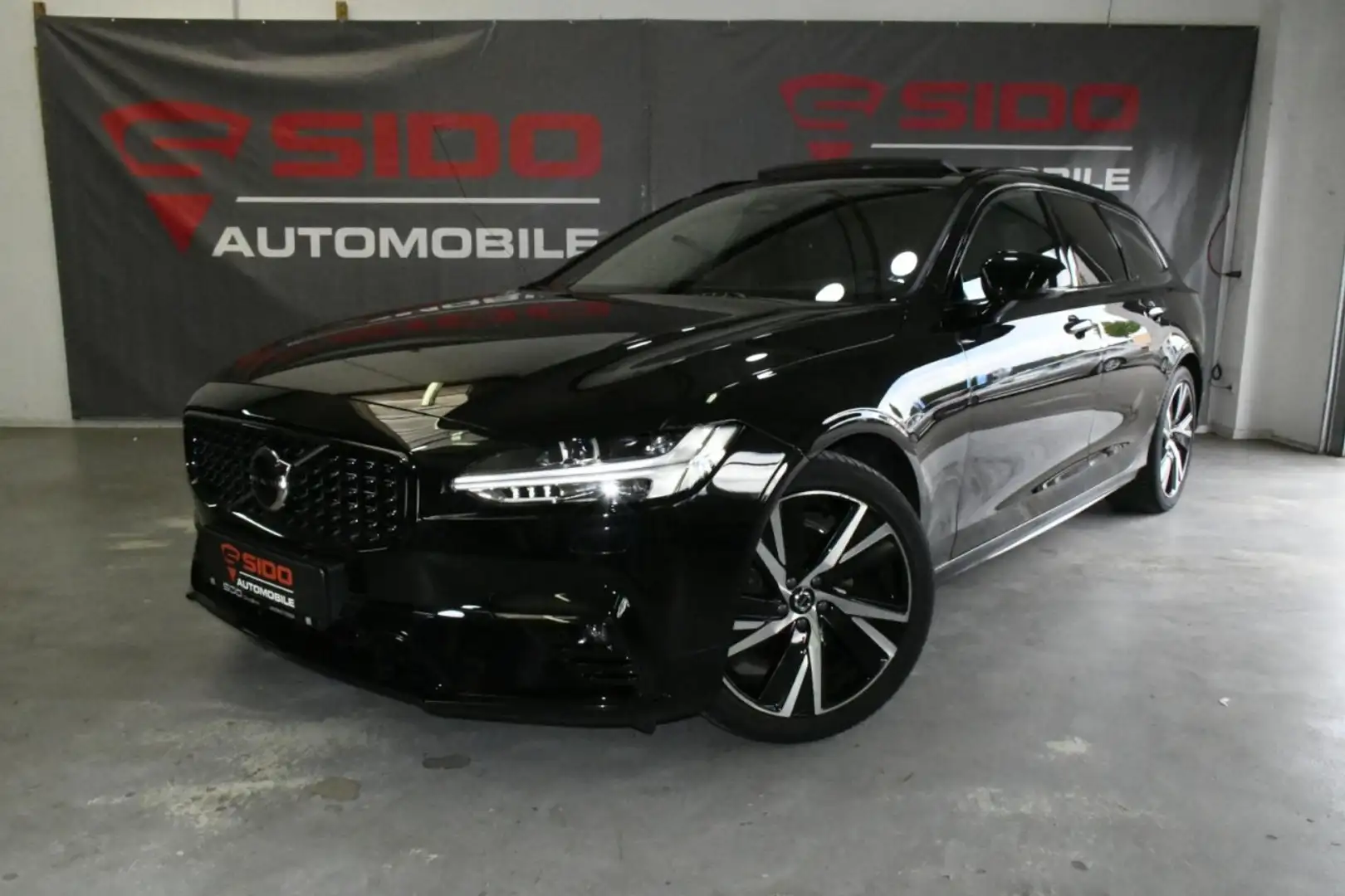 Volvo V90 B4 Plus Bright ACC*PANO*H&K*AHK*NAV*CAM*MEMO Zwart - 1