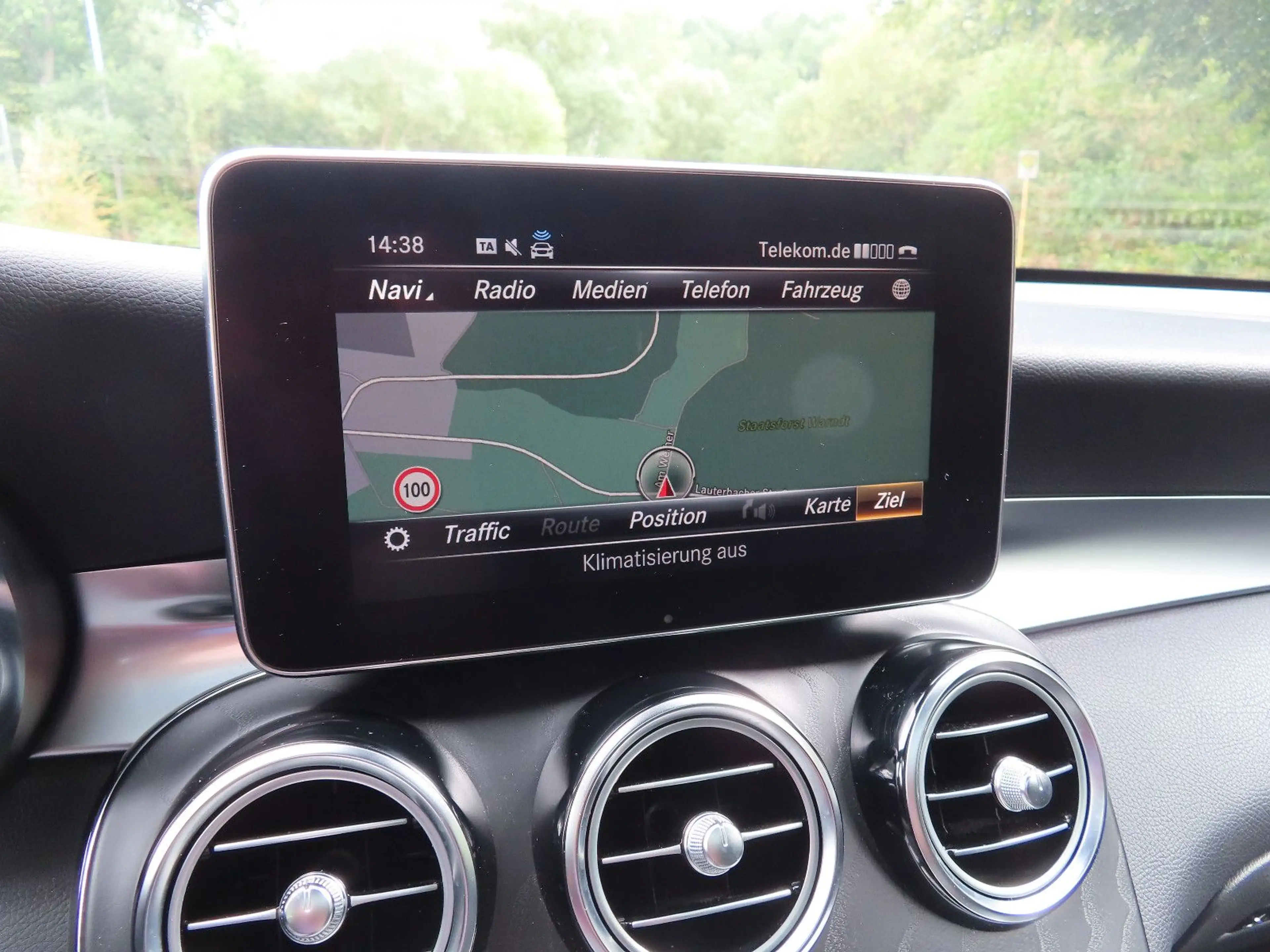 Mercedes-Benz GLC 250 4Matic — photo 11