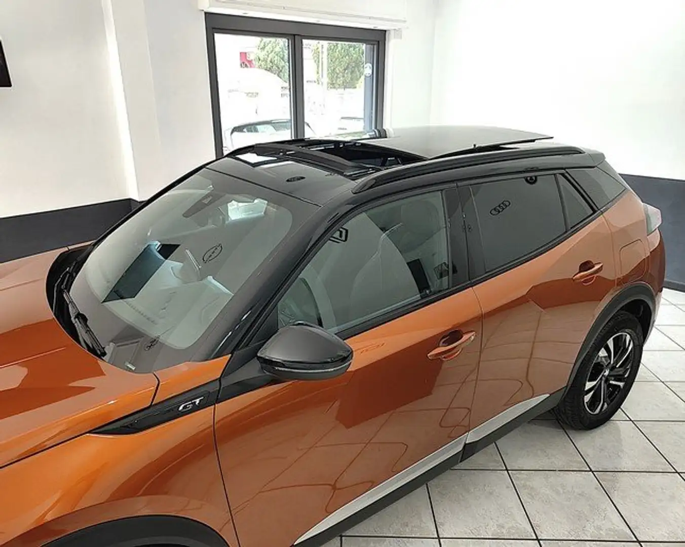 Peugeot 2008 1.5 bluehdi GT Tetto Apribile Arancione - 2
