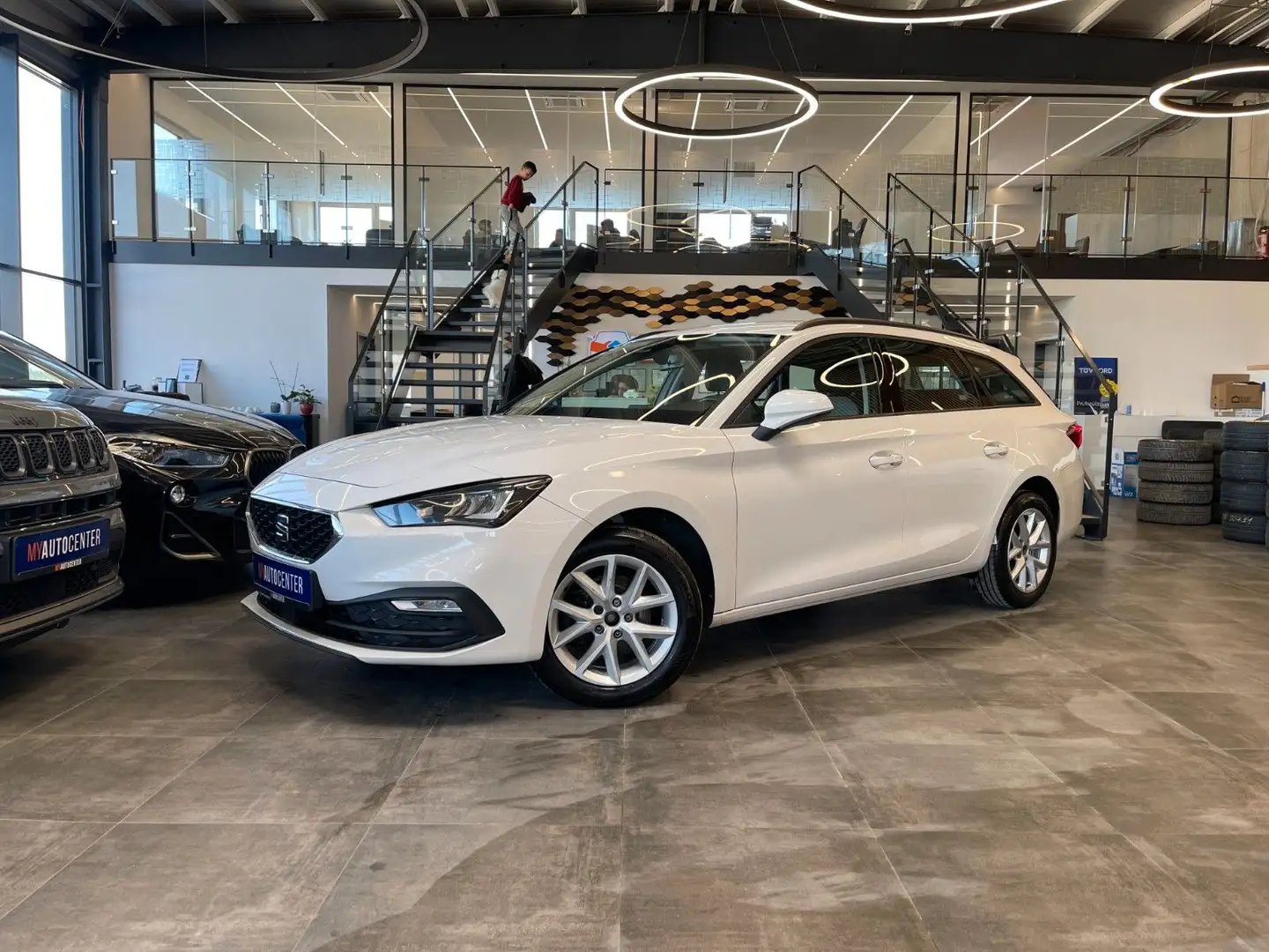 SEAT Leon Sportstourer  *1.HA*19%MwSt*LED*NAV*CARPLAY White - 1