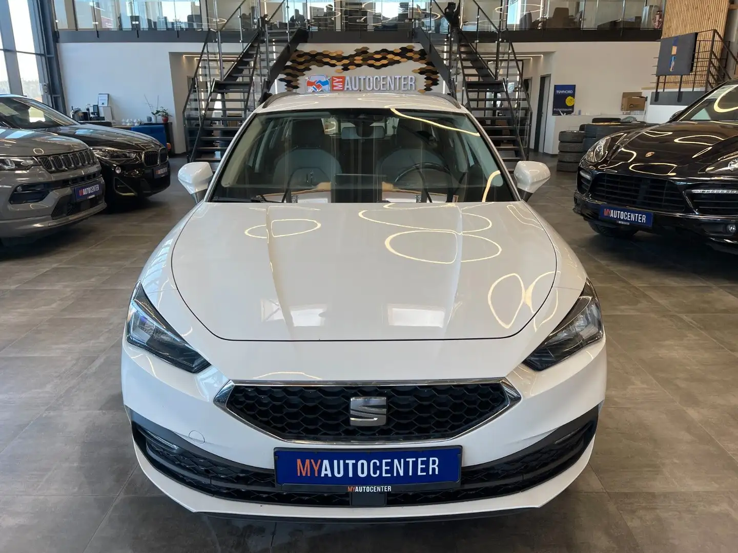 SEAT Leon Sportstourer  *1.HA*19%MwSt*LED*NAV*CARPLAY White - 2
