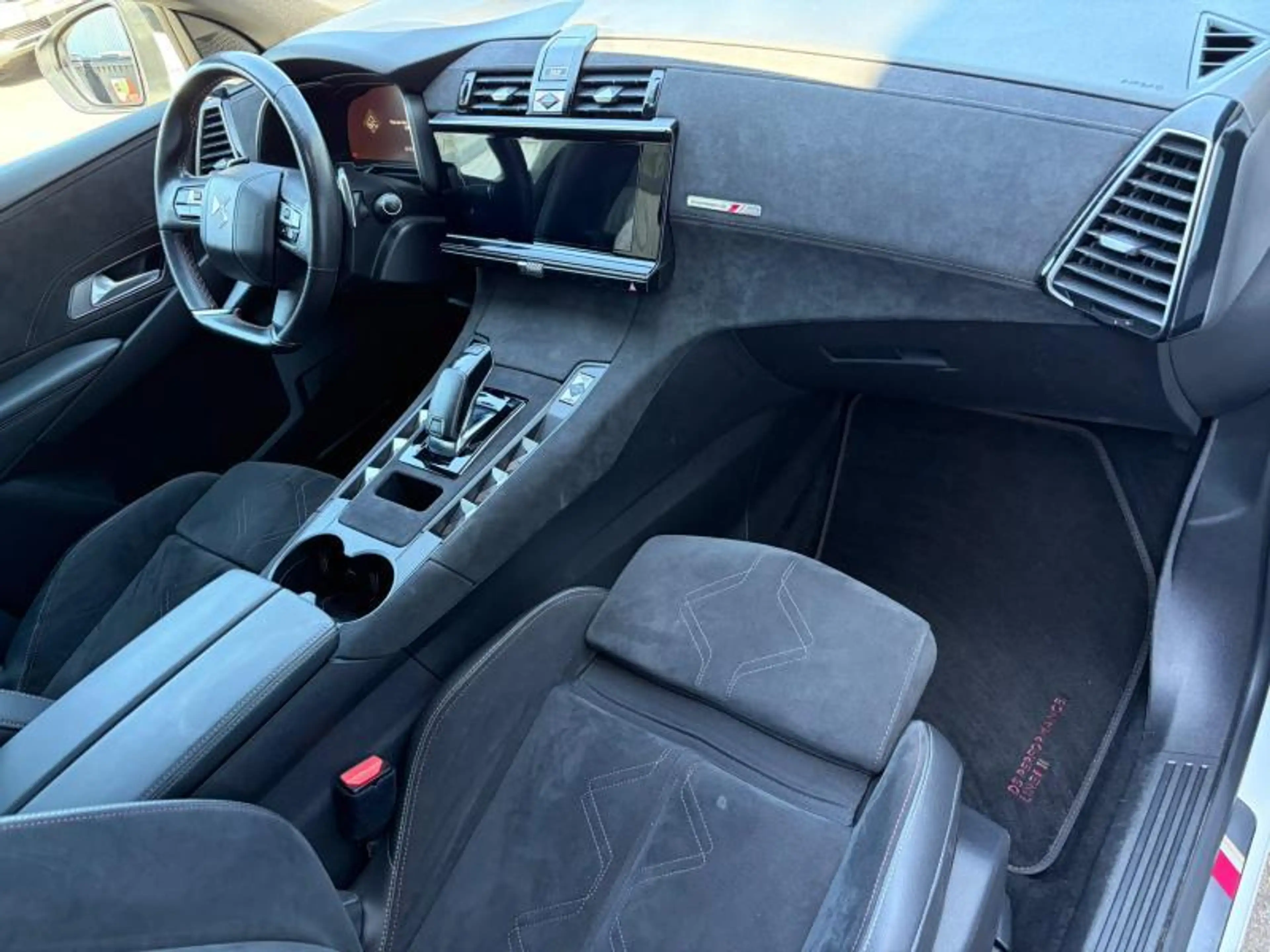 DS Automobiles DS 7 Crossback Performance Line / 1.5 BlueHDi — photo 2