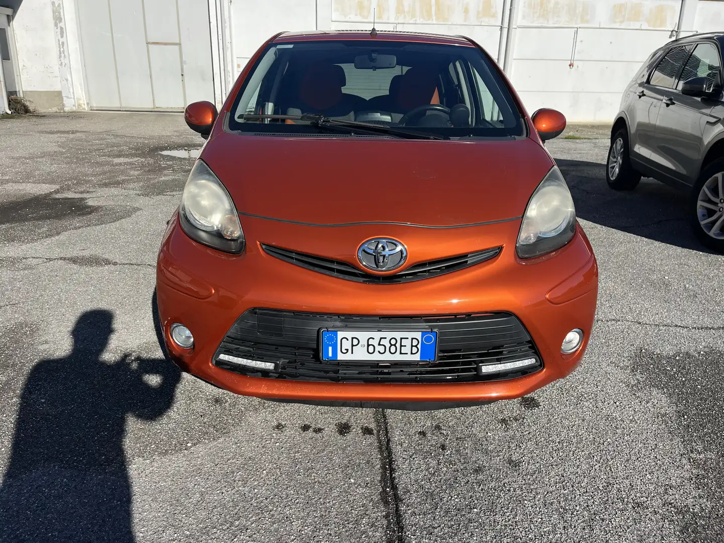 Toyota Aygo 5p 1.0 Orange connect (tobasco) m-mt neopatentato - 2