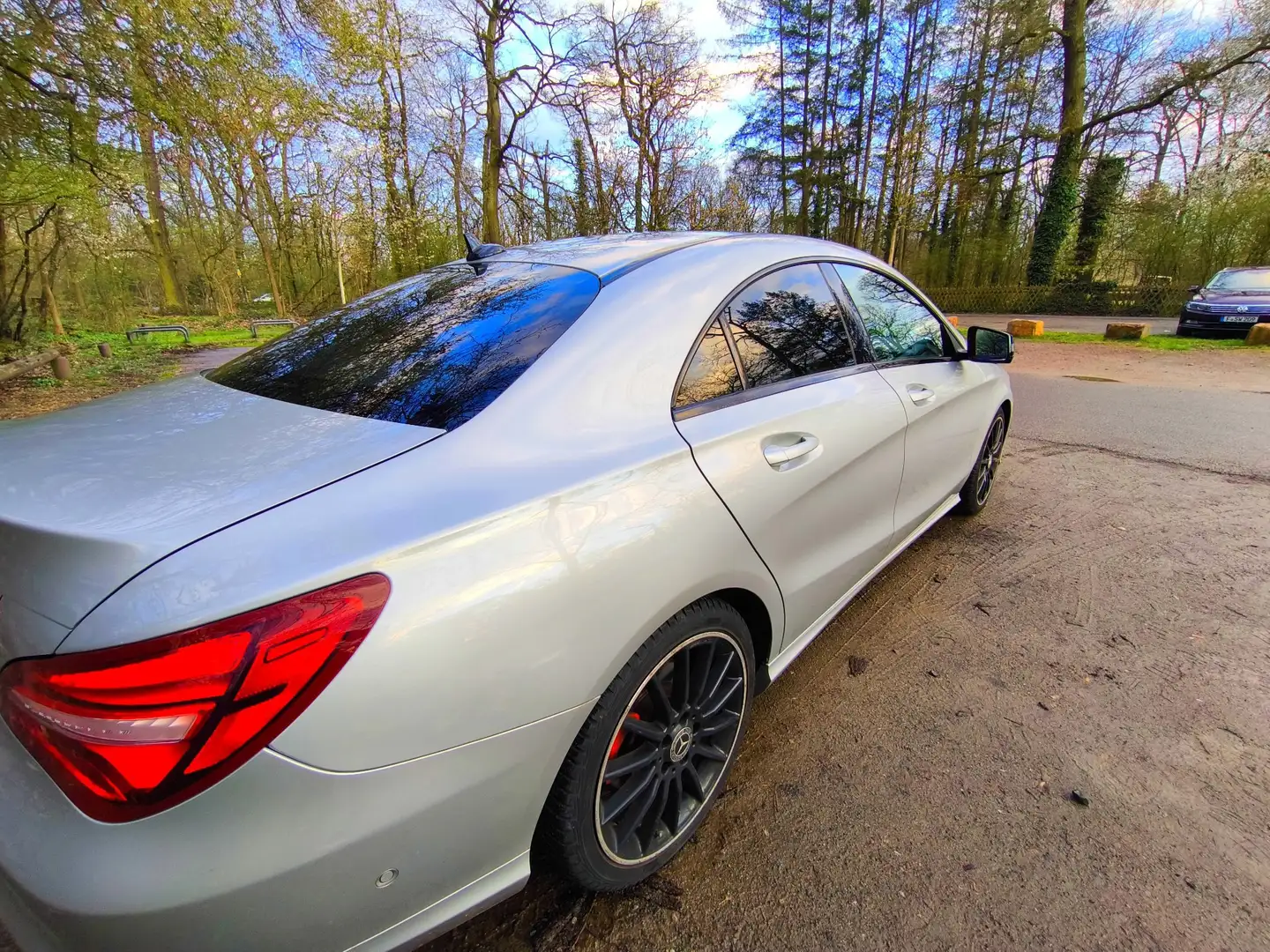 Mercedes-Benz CLA 200 Shooting Brake d 4Matic 7G-DCT Silber - 2