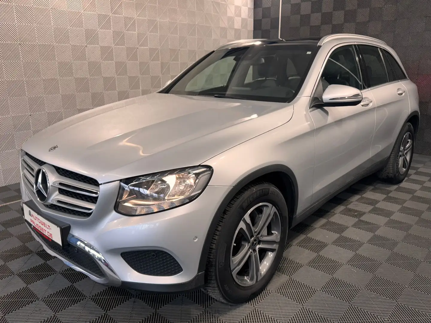 Mercedes-Benz GLC 220 d 4M*EXCLUSIVE*AMG*R.KAM-PANO-SH-TOTW-18" Silber - 2
