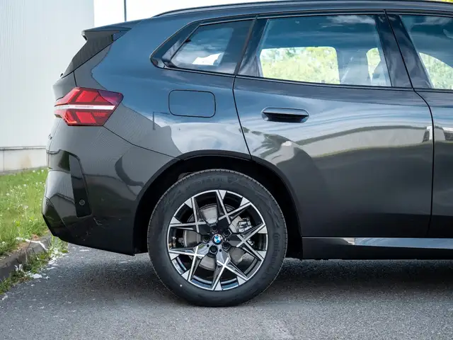 BMW X3 view 9