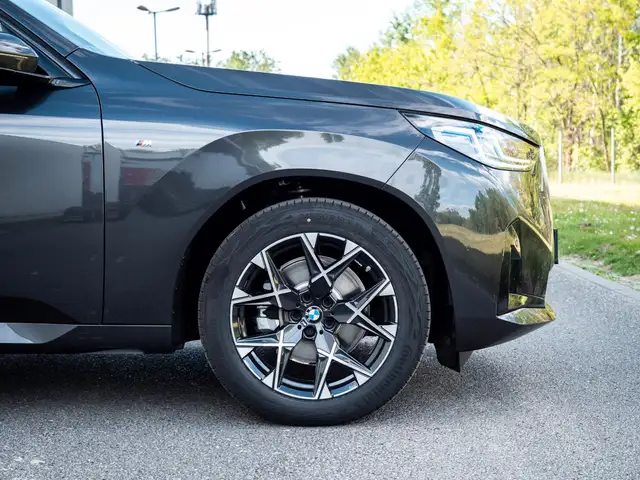 BMW X3 view 10