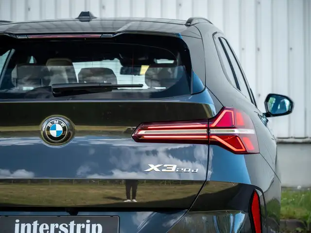 BMW X3 view 8
