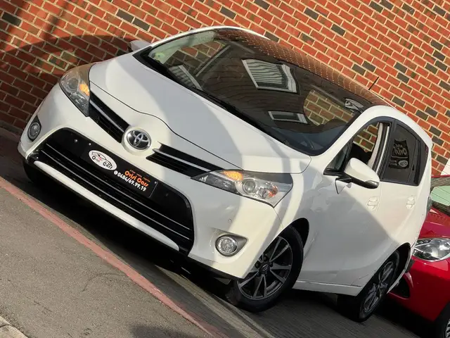 Toyota Verso // TOYOTA MOTEUR //