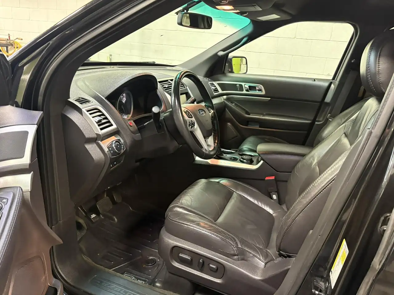 Ford Explorer снимка Ford Explorer