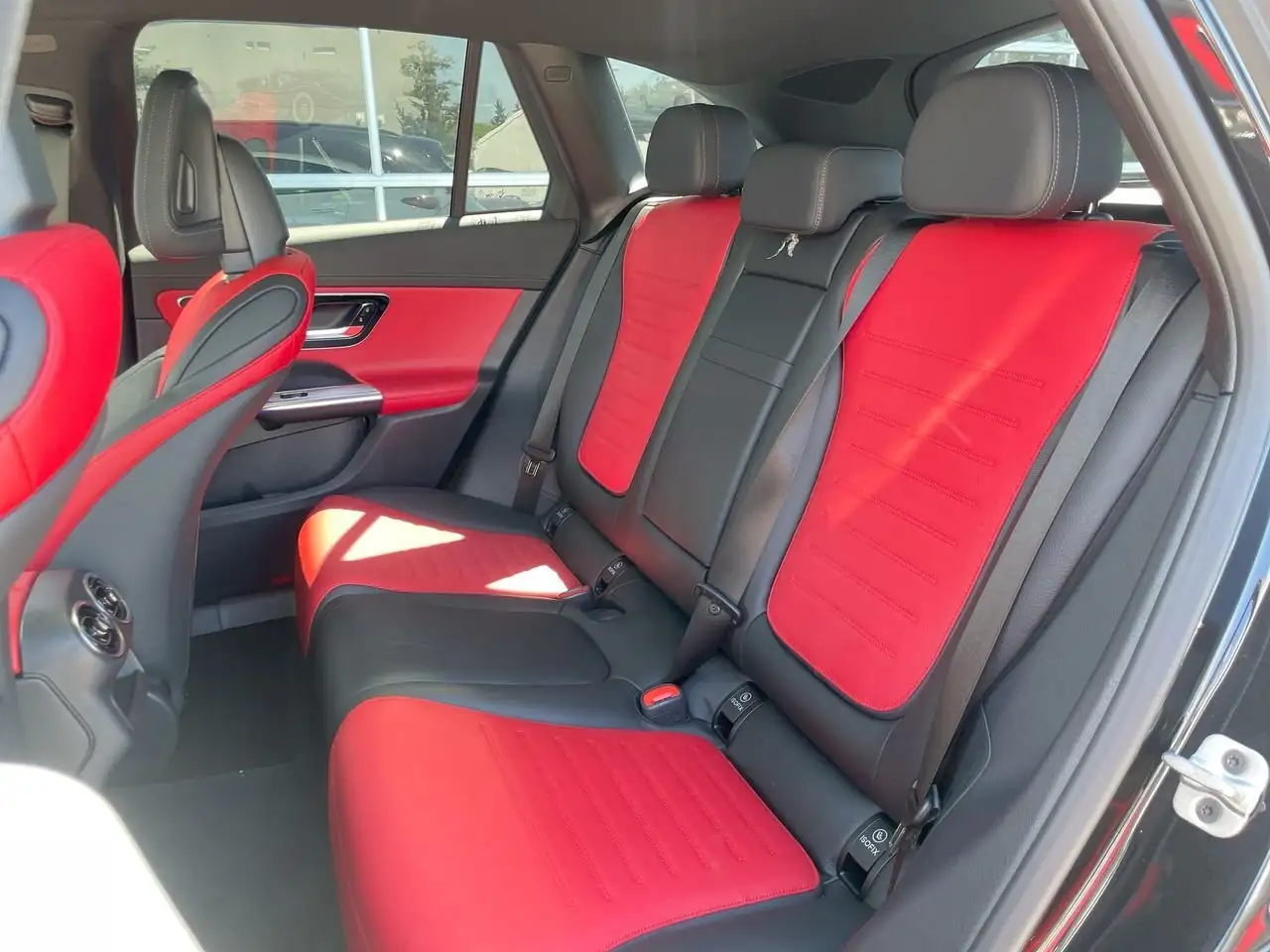 Mercedes-Benz GLC снимка Mercedes-Benz GLC