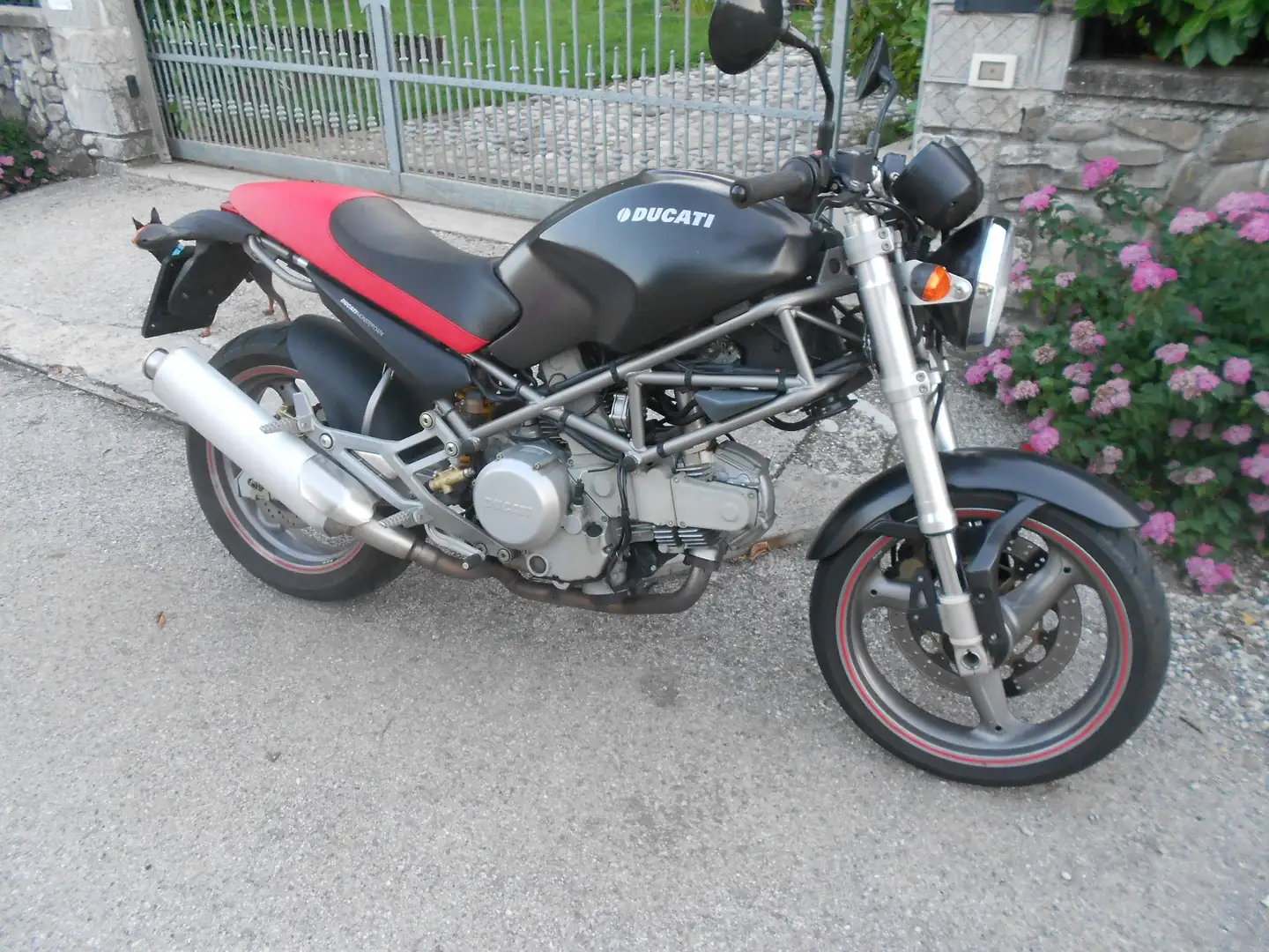 Ducati Monster 600 dark Czarny - 1