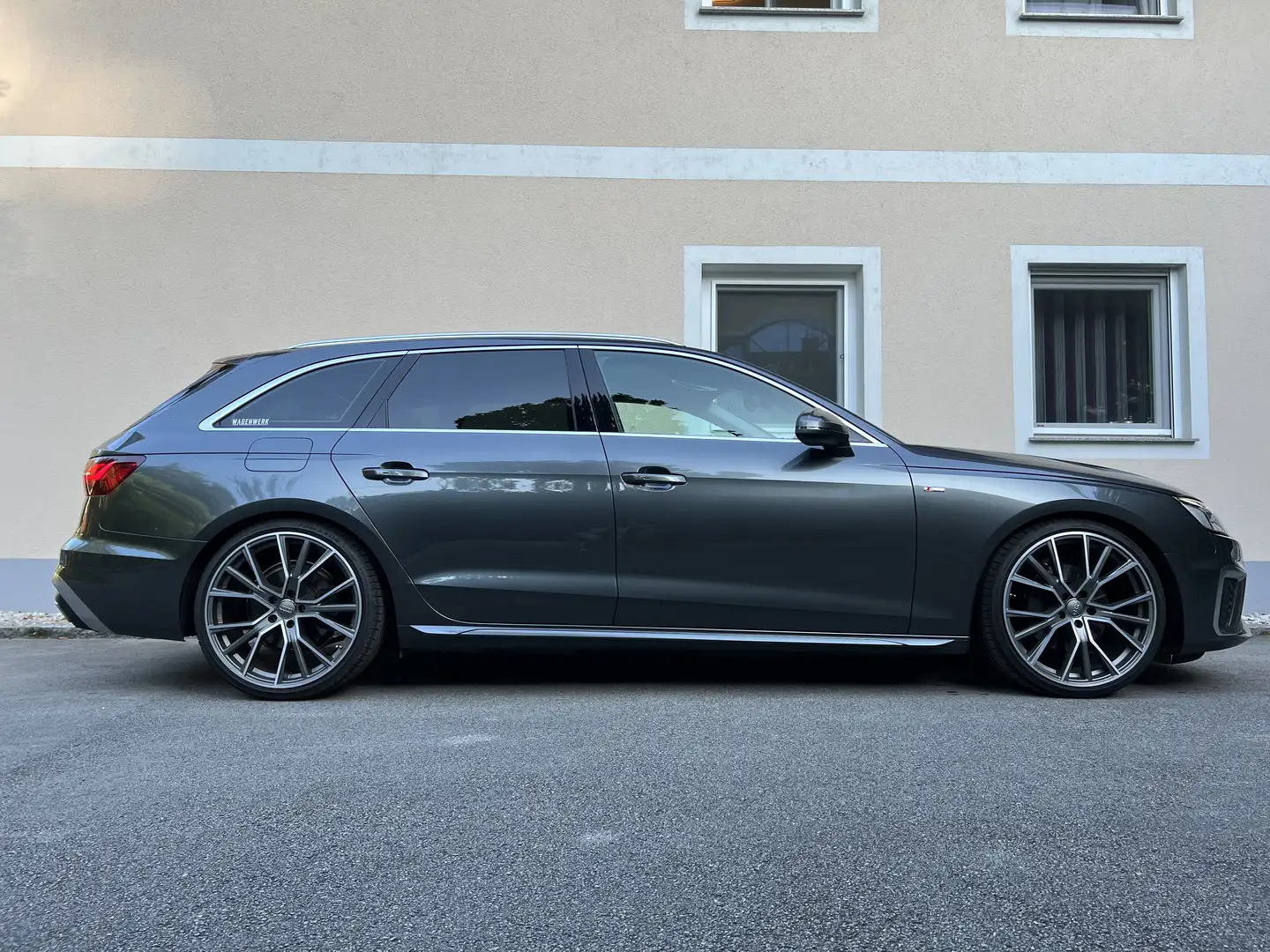 Audi A4 Avant 40 TDI S-line S-tronic - 2