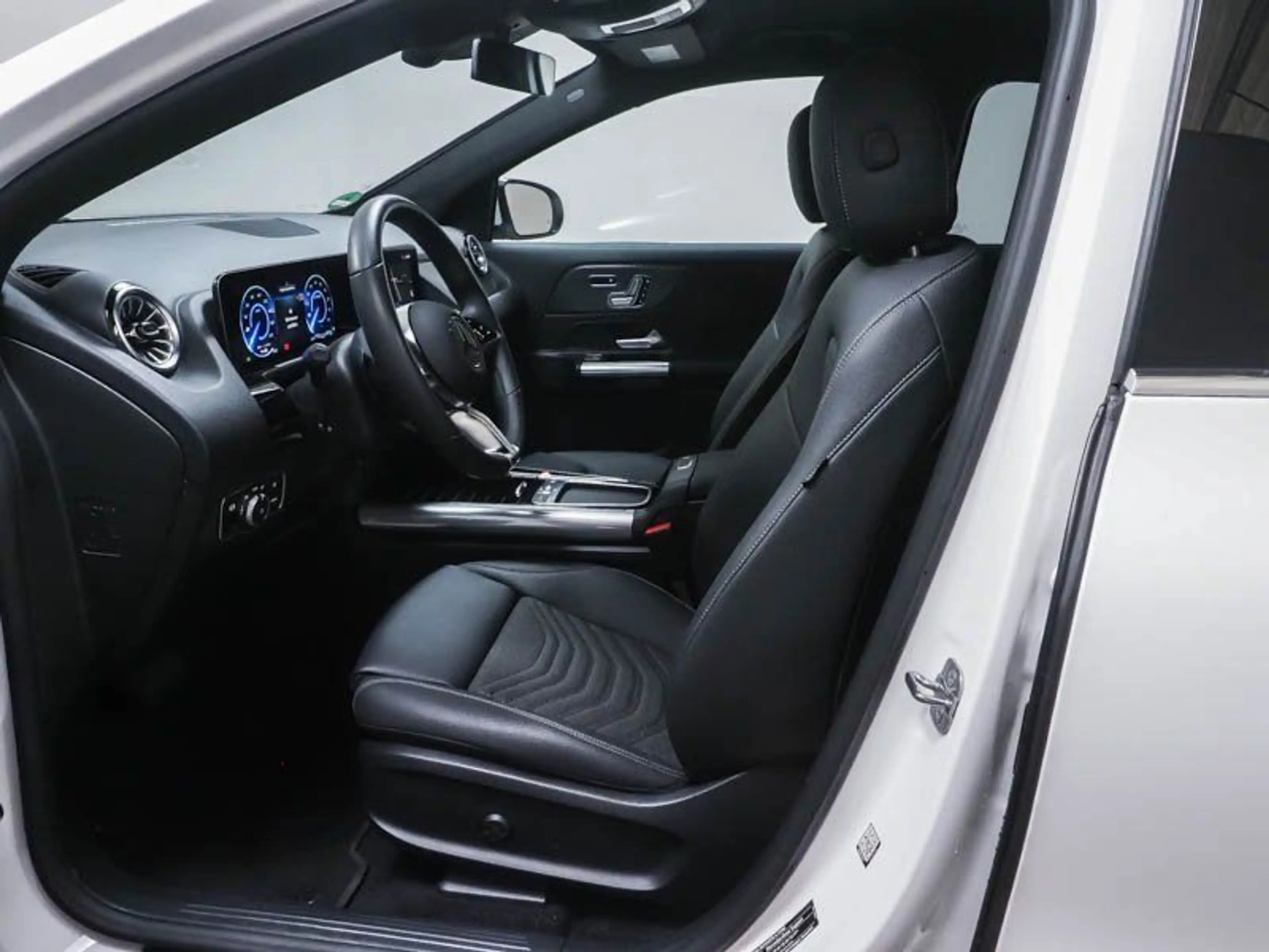 Mercedes-Benz EQA 250+ PROG-ADVANCE MEMORY FAP WDGS WINTER VZA — photo 5