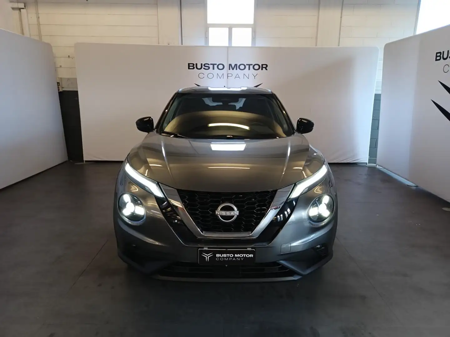 Nissan Juke 1.0 DIG-T 114 CV Acenta Gris - 2