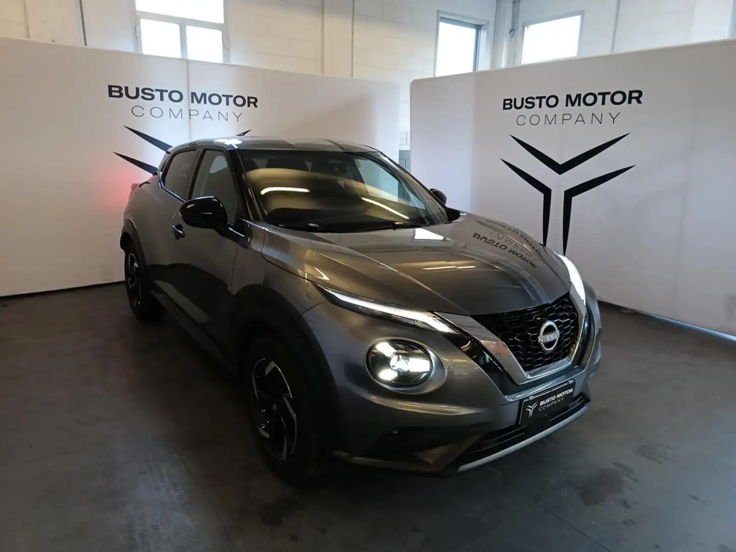 Nissan Juke 1.0 DIG-T 114 CV Acenta Gris - 1