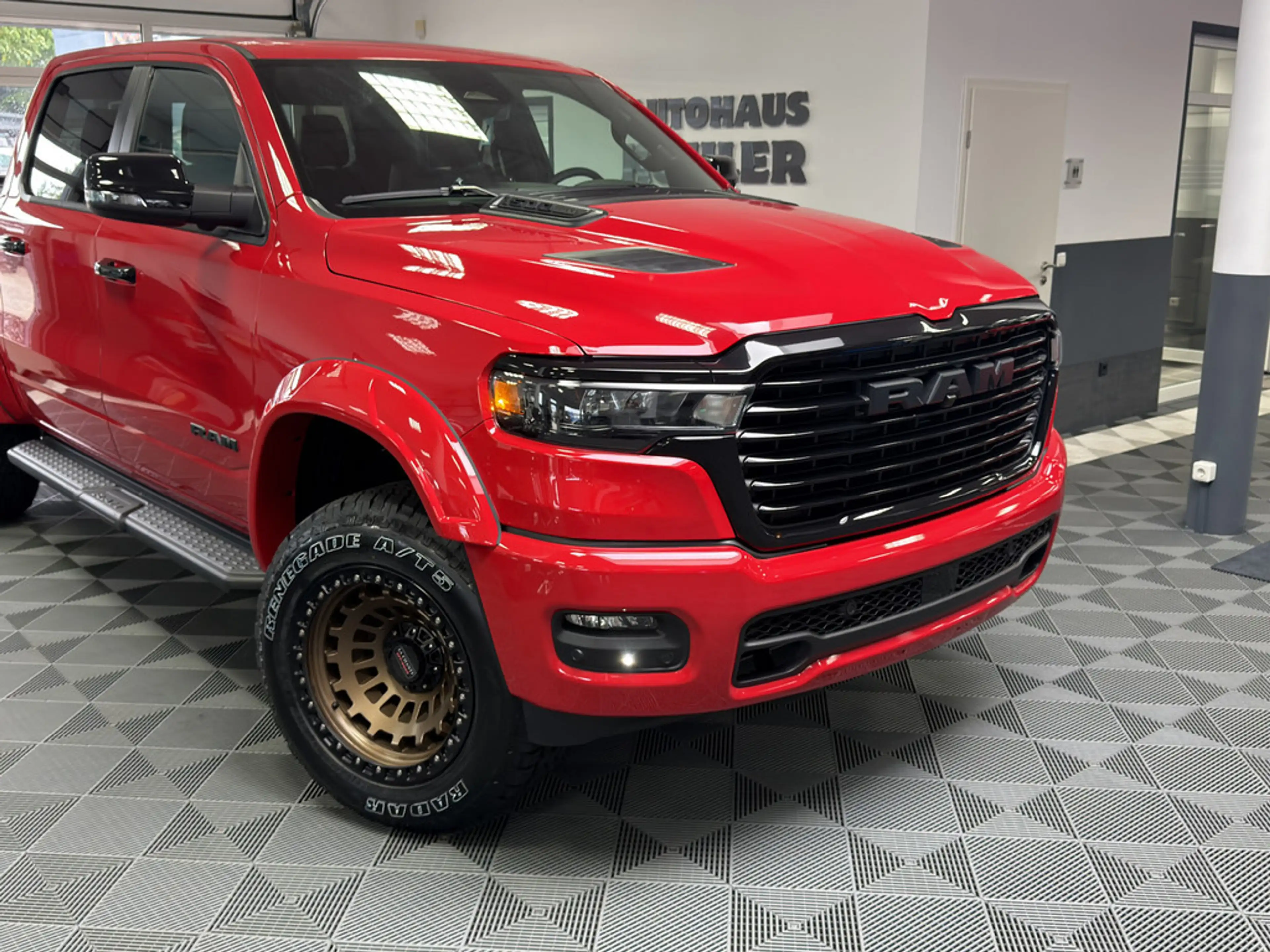 Dodge RAM 1500 Laramie Night AK Coustoms Umbau PANO — photo 2