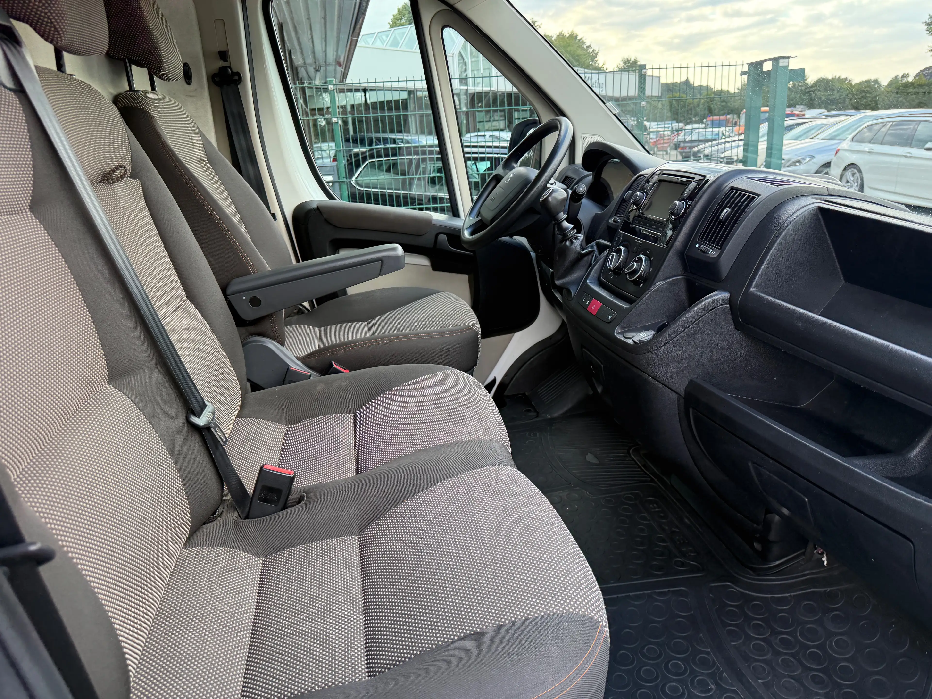 Peugeot Boxer Kasten 330 L1H1 Pro Avantage Edition *nur 116 TKM*1.Hand*Klima*AHK*PDC* — photo 10