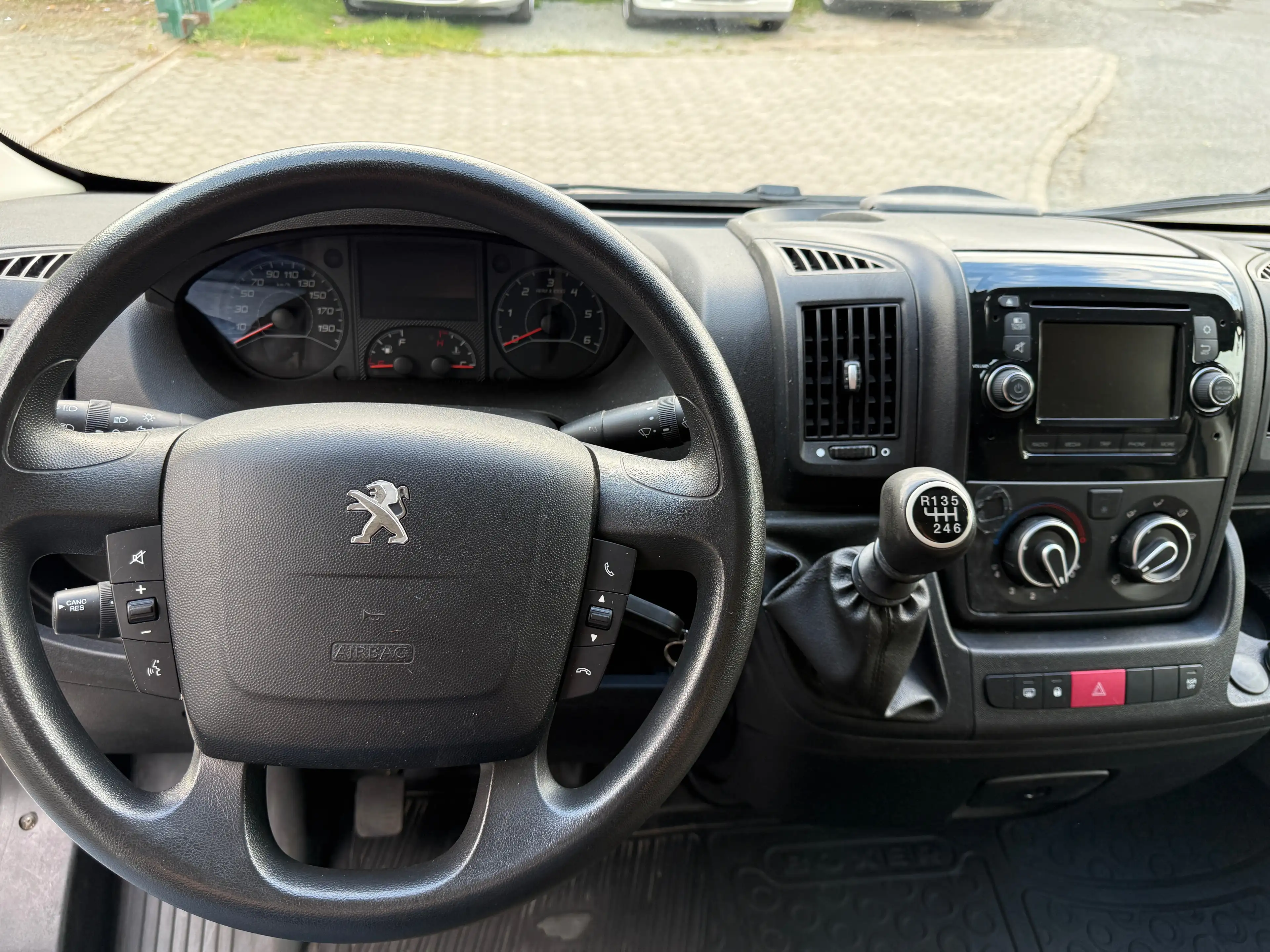 Peugeot Boxer Kasten 330 L1H1 Pro Avantage Edition *nur 116 TKM*1.Hand*Klima*AHK*PDC* — photo 11
