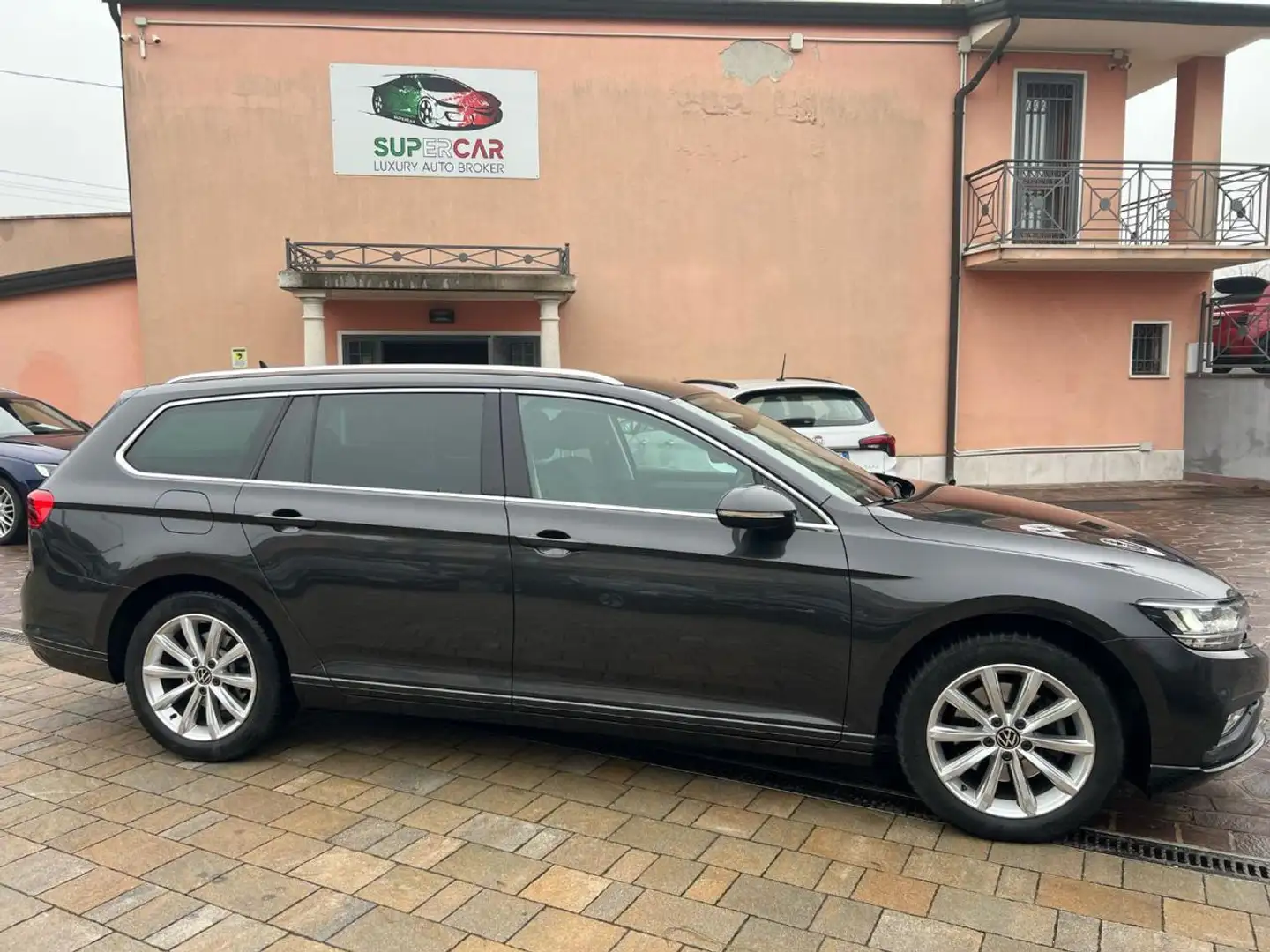 Volkswagen Passat Variant 2.0 TDI SCR EVO DSG Business Grigio - 2