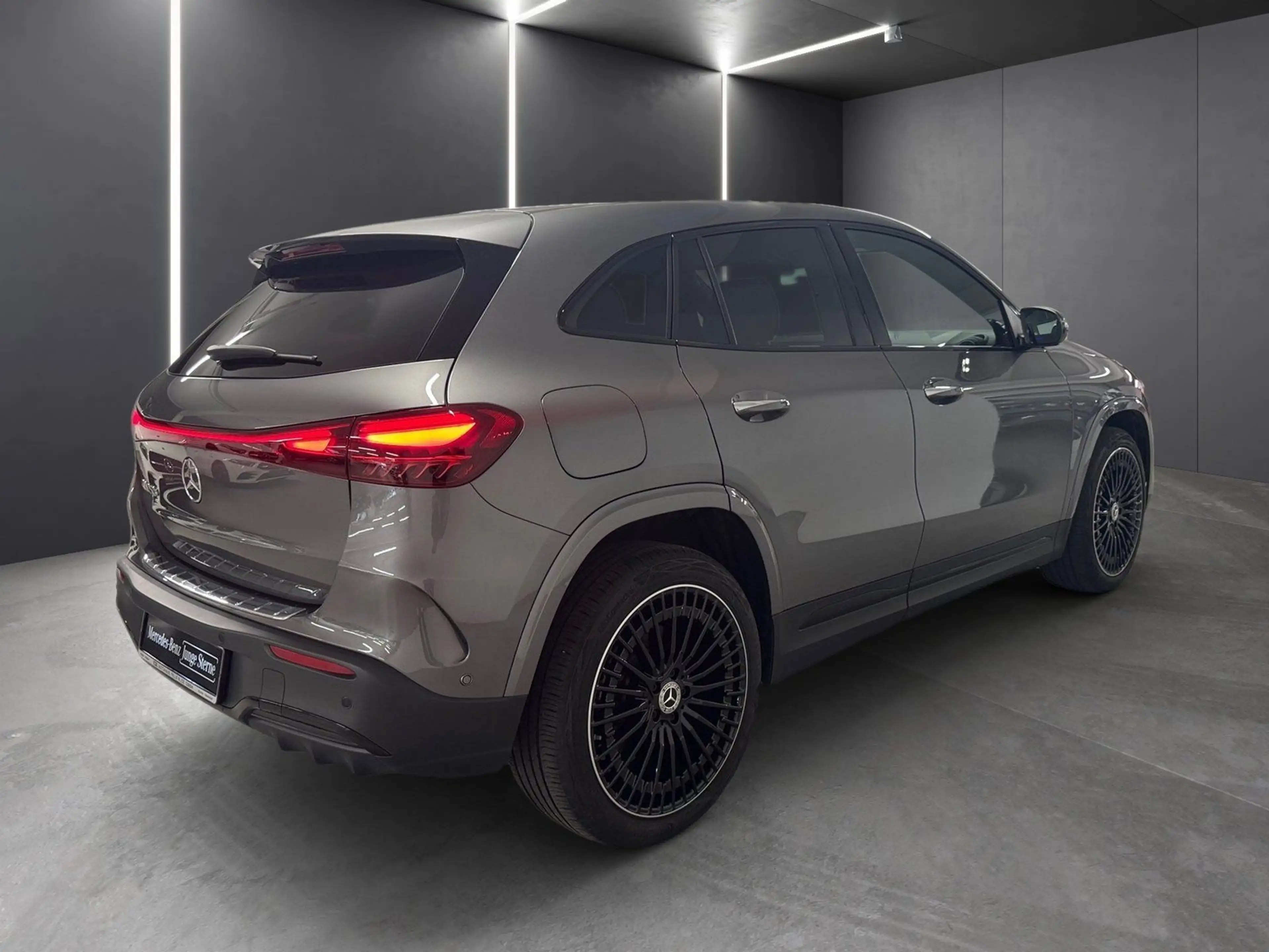Mercedes-Benz EQA 250+ AMG*Distro*HUD*360°*20"*Burmester*Totw* — photo 3