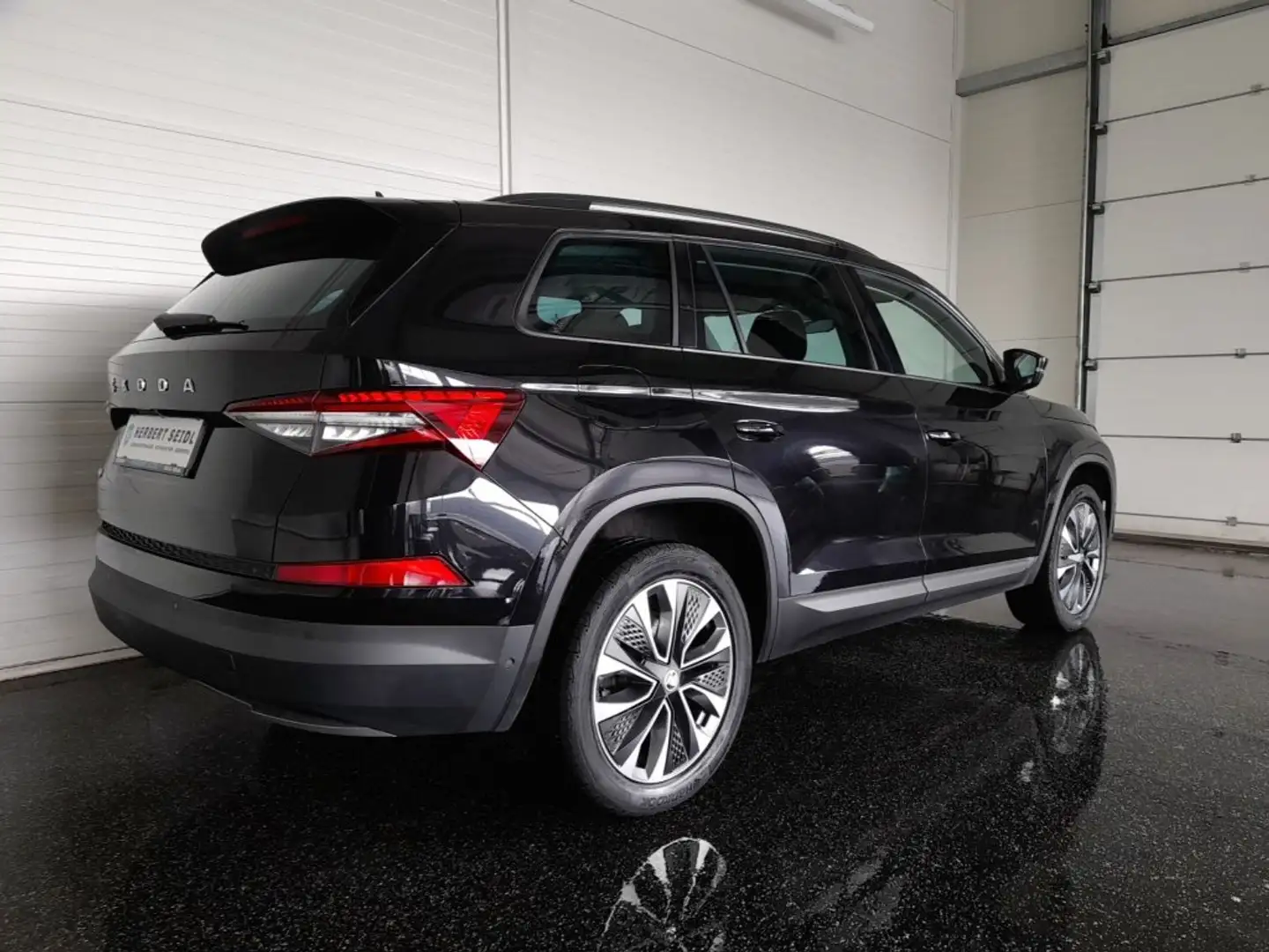 Skoda Kodiaq TOUR 2,0 TDI DSG *MATRIX-LED / 19 ZOLL / VIRTUELL / NAVI / AHV & KAMERA / ACC / E-KLAPPE / KEYLESS* Schwarz - 2