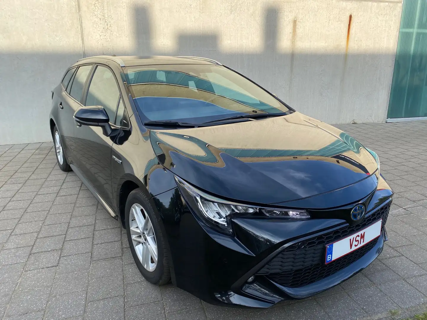 Toyota Corolla 1.8 Hybrid Dynamic Plus e-CVT Schwarz - 1