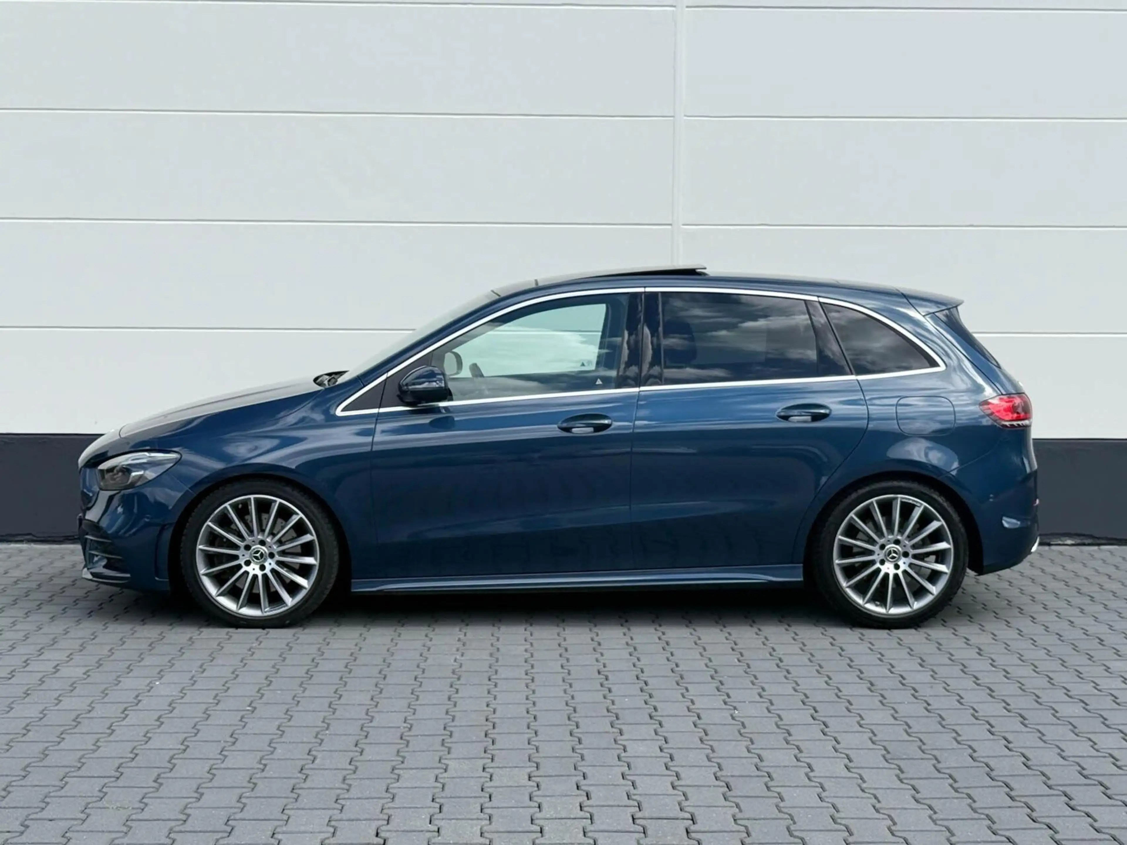 Mercedes-Benz B 250 225pk Premium Plus AMG | Panoramadak | Memory | Sf — photo 4