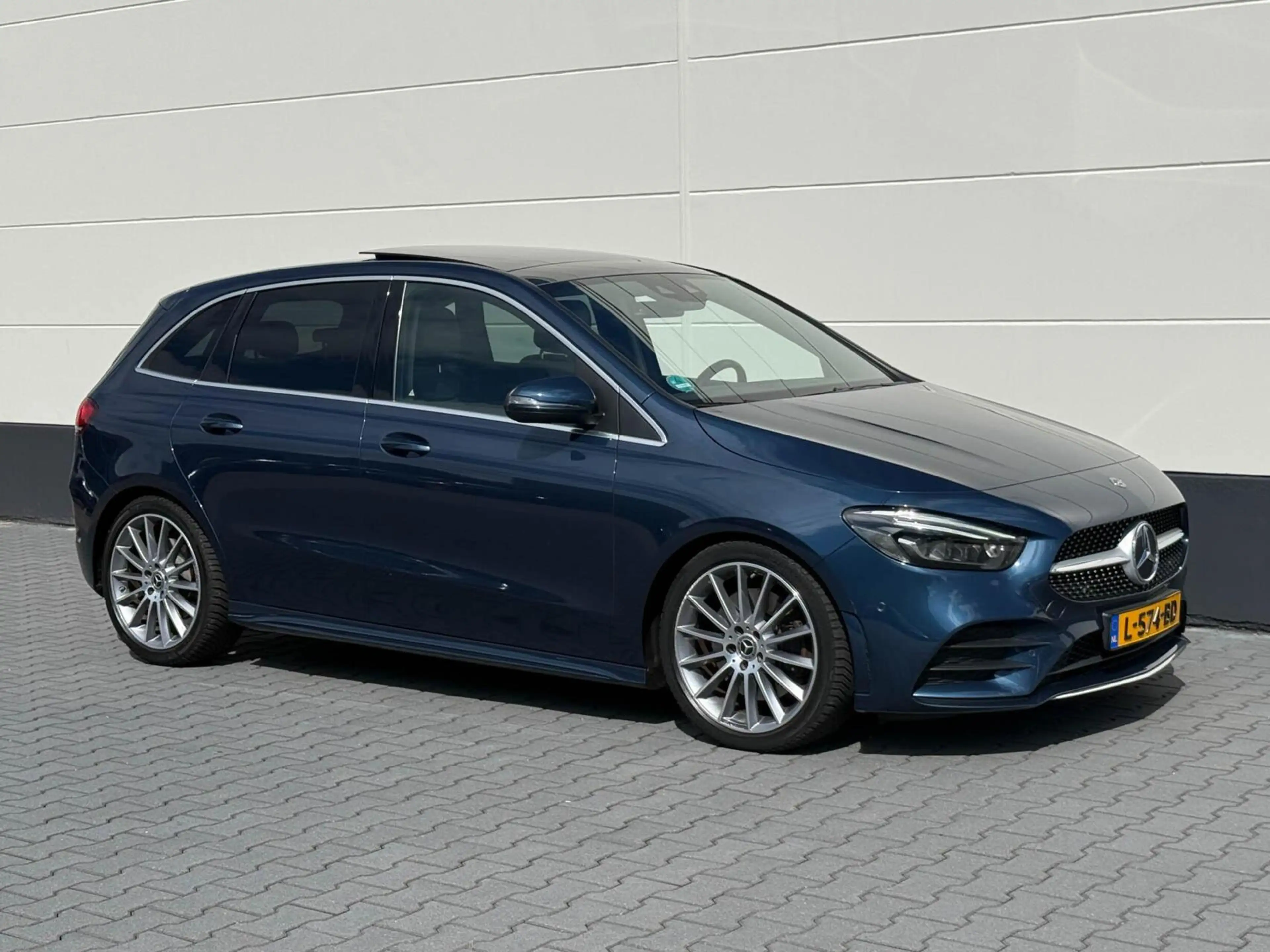 Mercedes-Benz B 250 225pk Premium Plus AMG | Panoramadak | Memory | Sf — photo 12