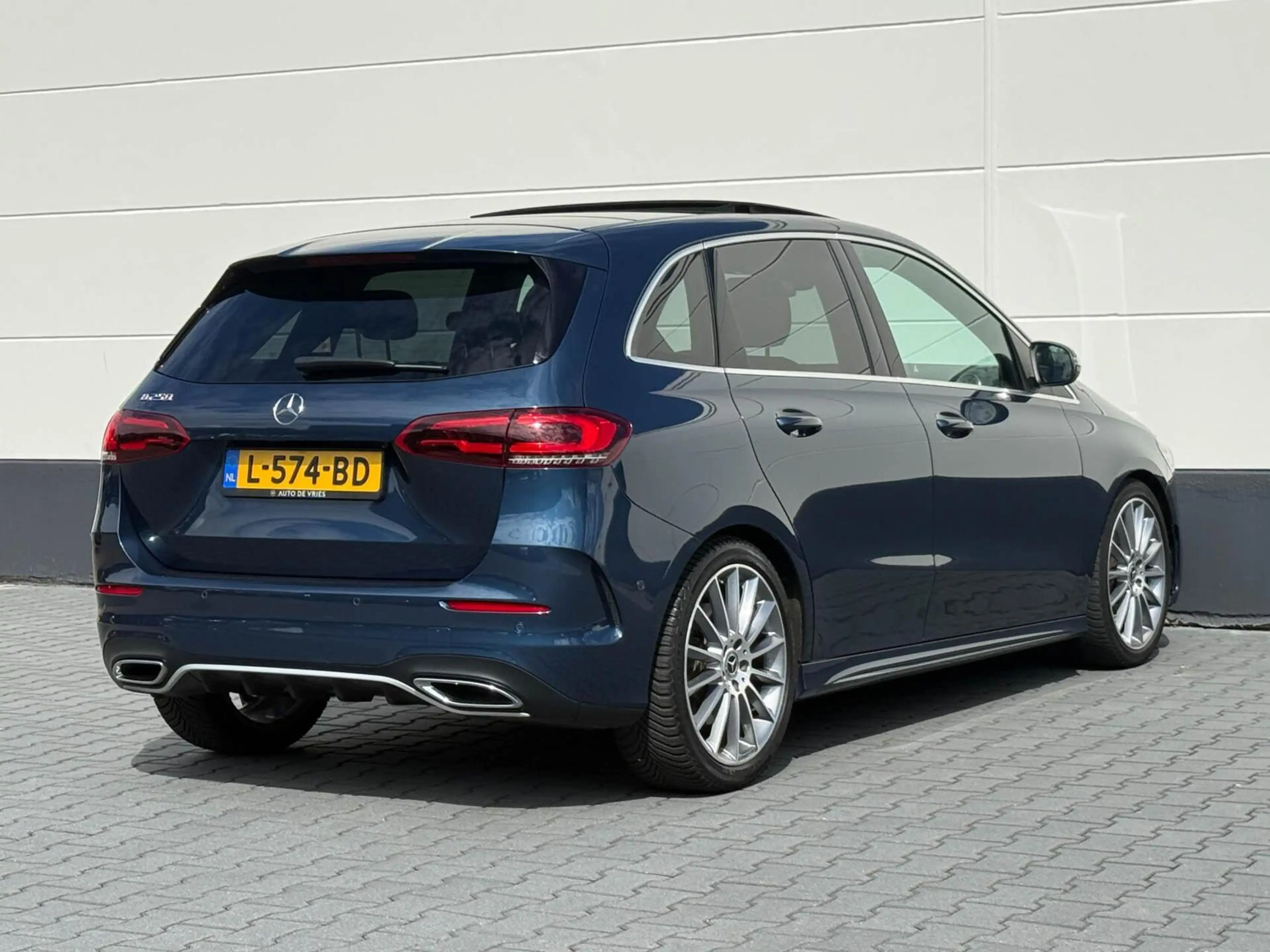 Mercedes-Benz B 250 225pk Premium Plus AMG | Panoramadak | Memory | Sf — photo 3