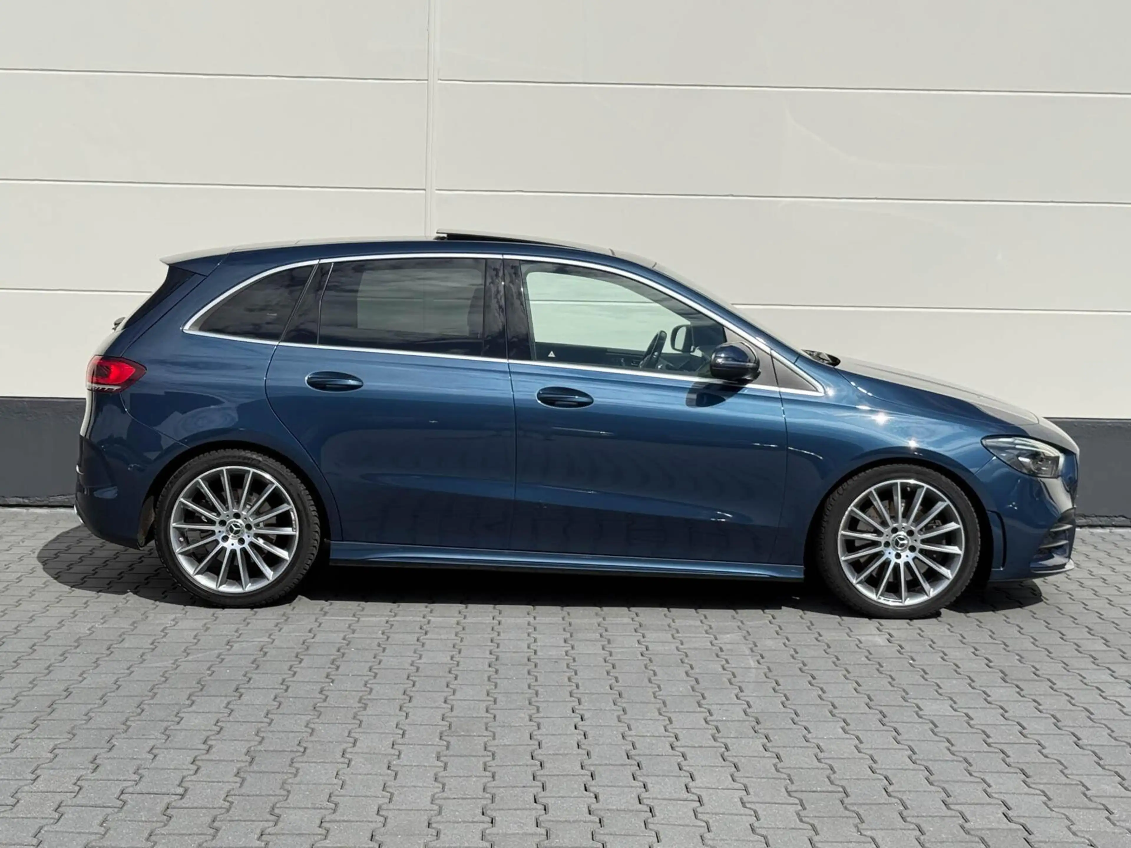Mercedes-Benz B 250 225pk Premium Plus AMG | Panoramadak | Memory | Sf — photo 13