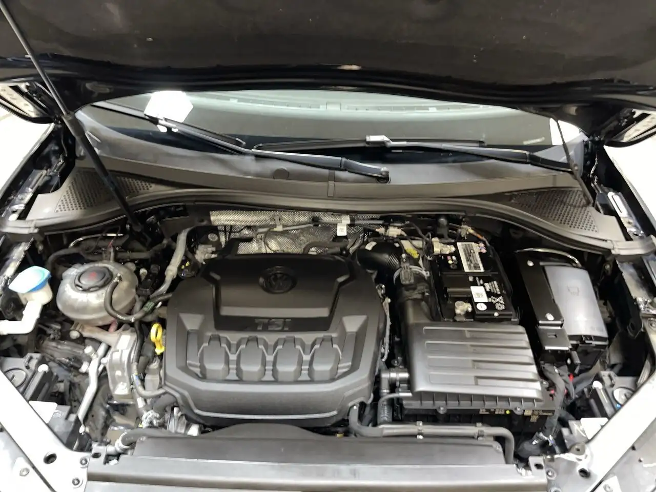 Volkswagen Tiguan снимка Volkswagen Tiguan