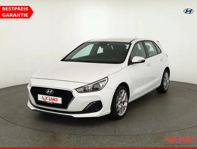 Hyundai i30 1.4 Klimaautomatik Navi Sitzheizung Kamera