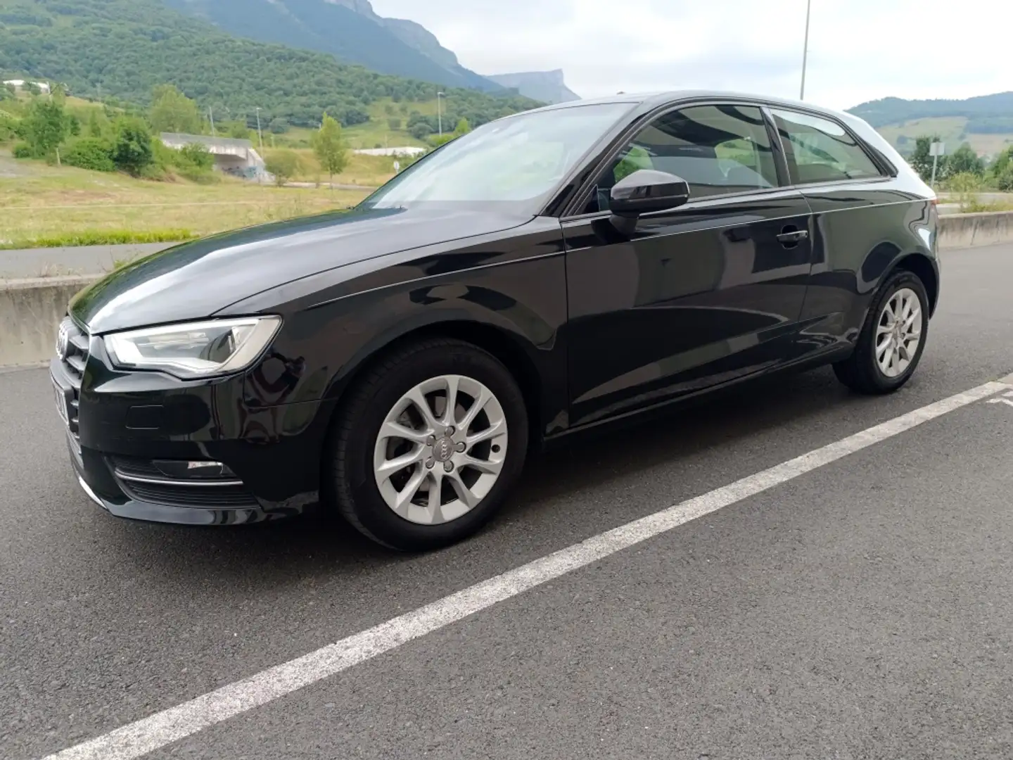 Audi A3 1.6TDI CD Attraction Negro - 1