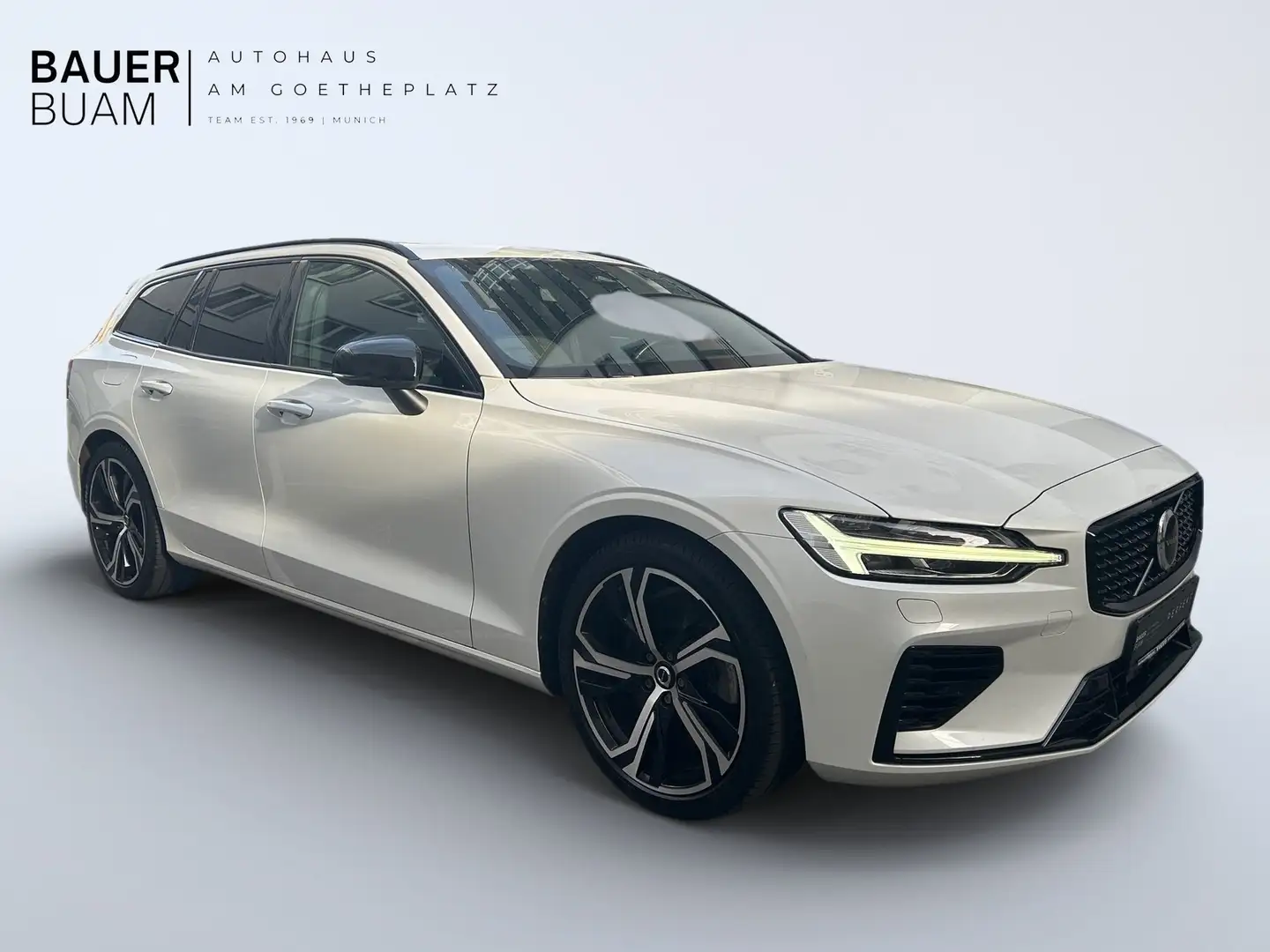 Volvo V60 Plus Dark Recharge Plug-In Hybrid AWD Weiß - 2