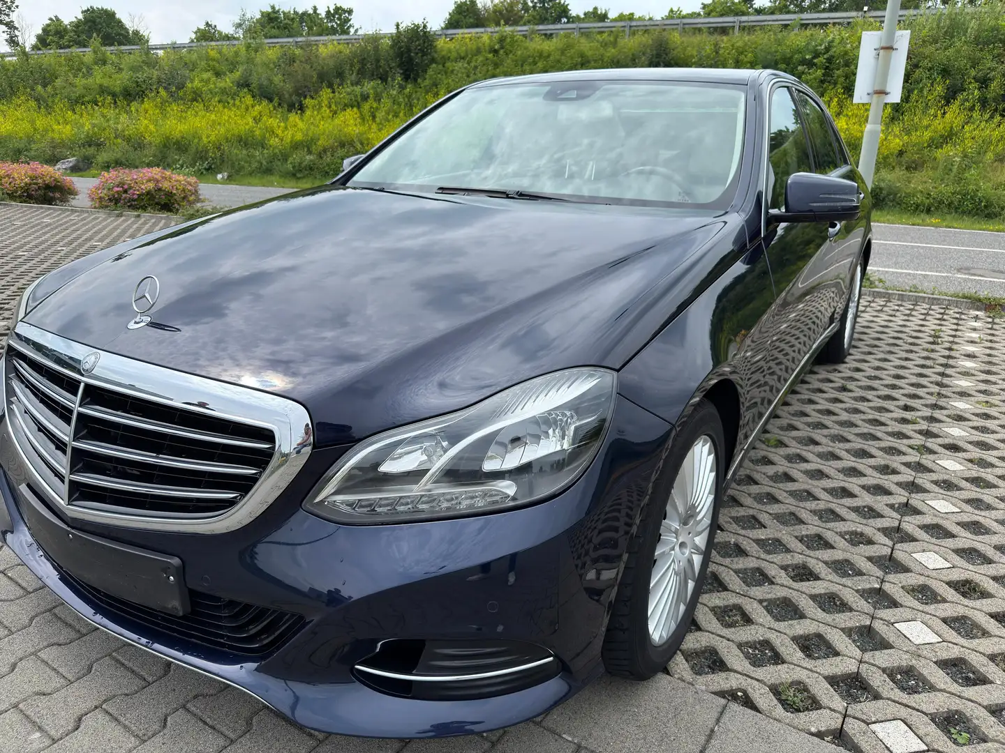 Mercedes-Benz E 200 E 200 CDI 7G-TRONIC Blau - 1