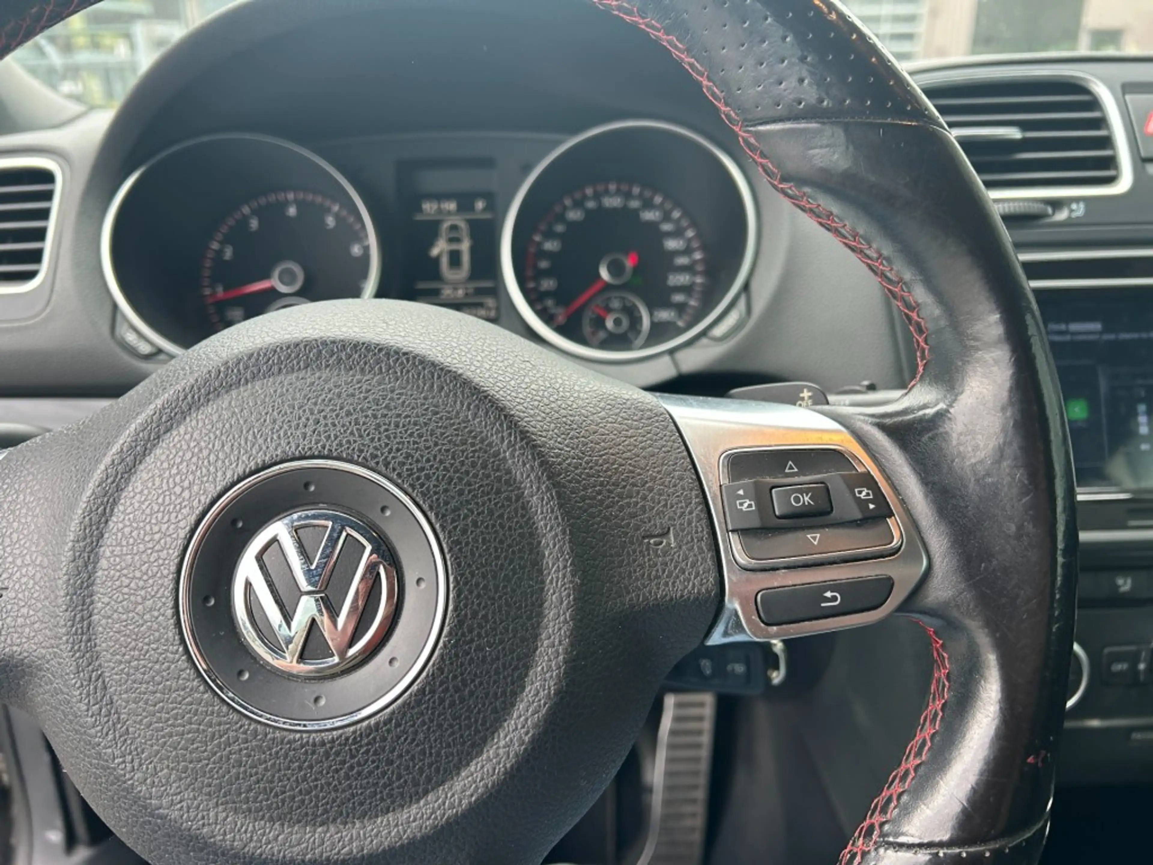Volkswagen Golf Cabriolet 2.0 TSI - GTI EDITION DSG — photo 16