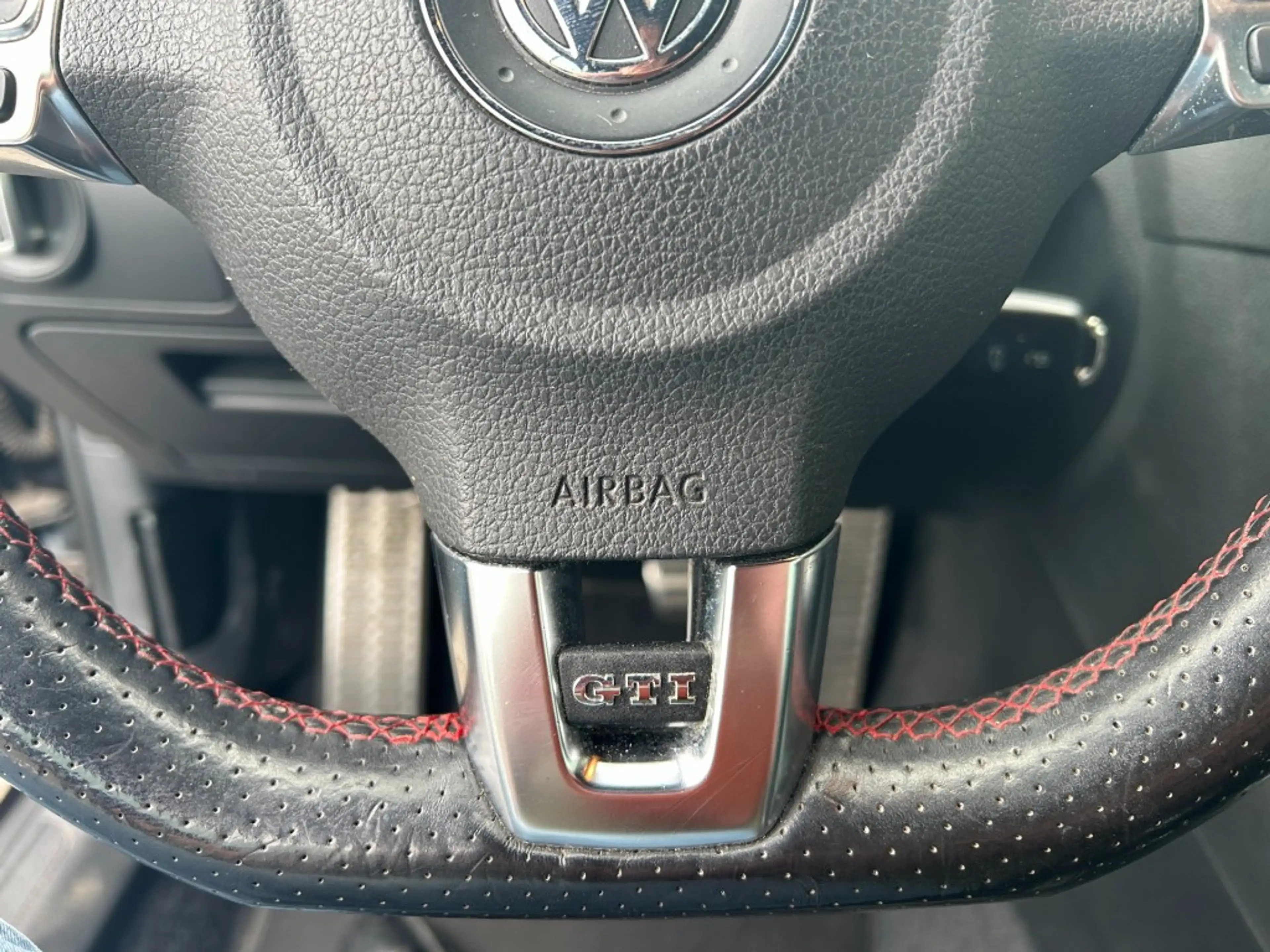 Volkswagen Golf Cabriolet 2.0 TSI - GTI EDITION DSG — photo 17