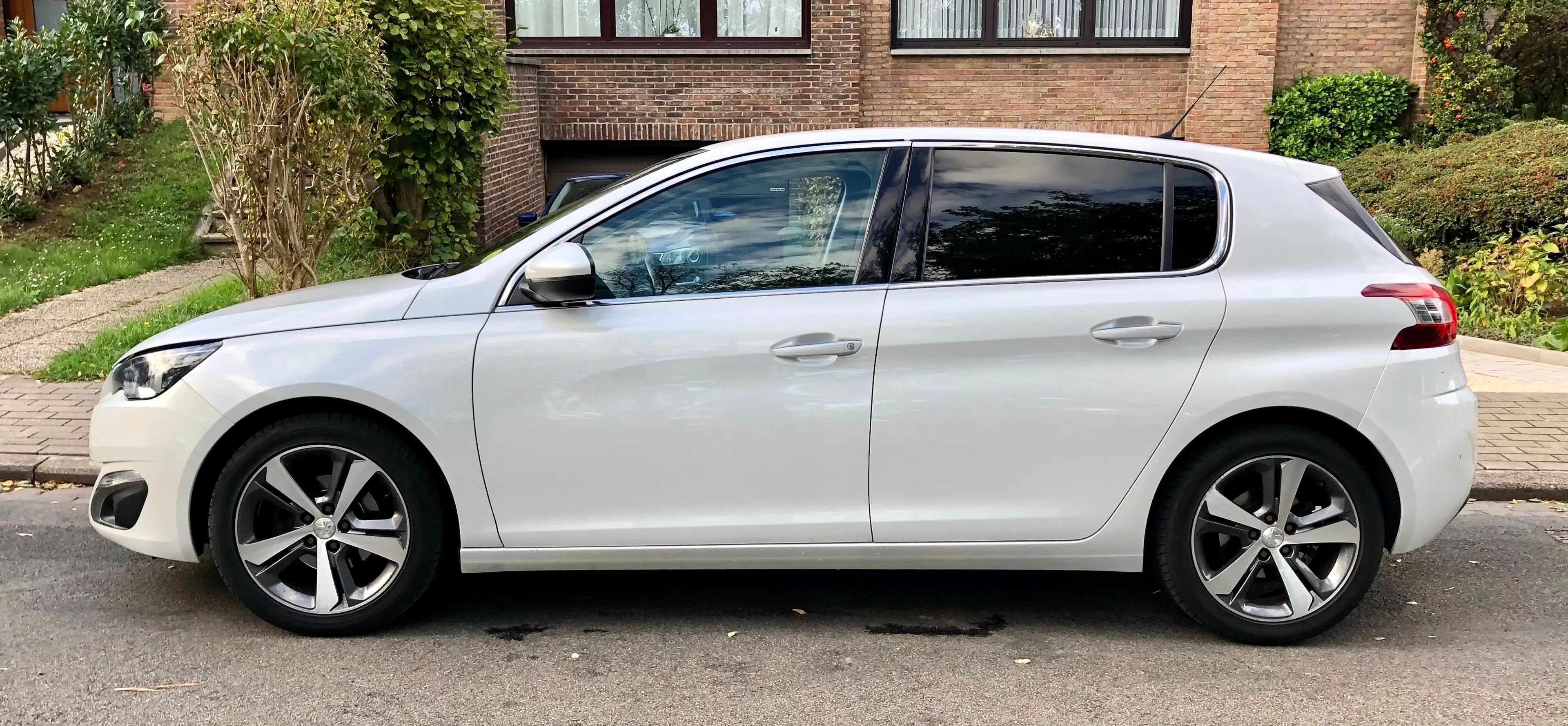 Peugeot 308 308 1.6 BlueHDi — photo 4