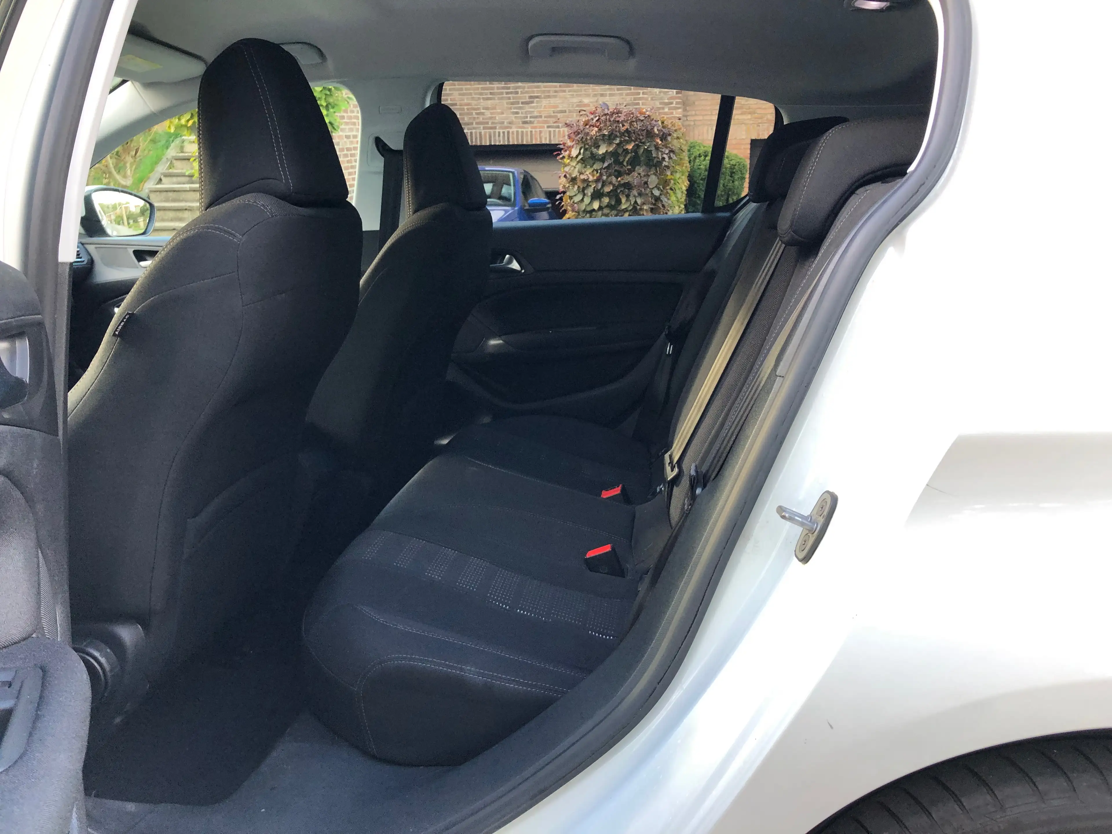 Peugeot 308 308 1.6 BlueHDi — photo 12