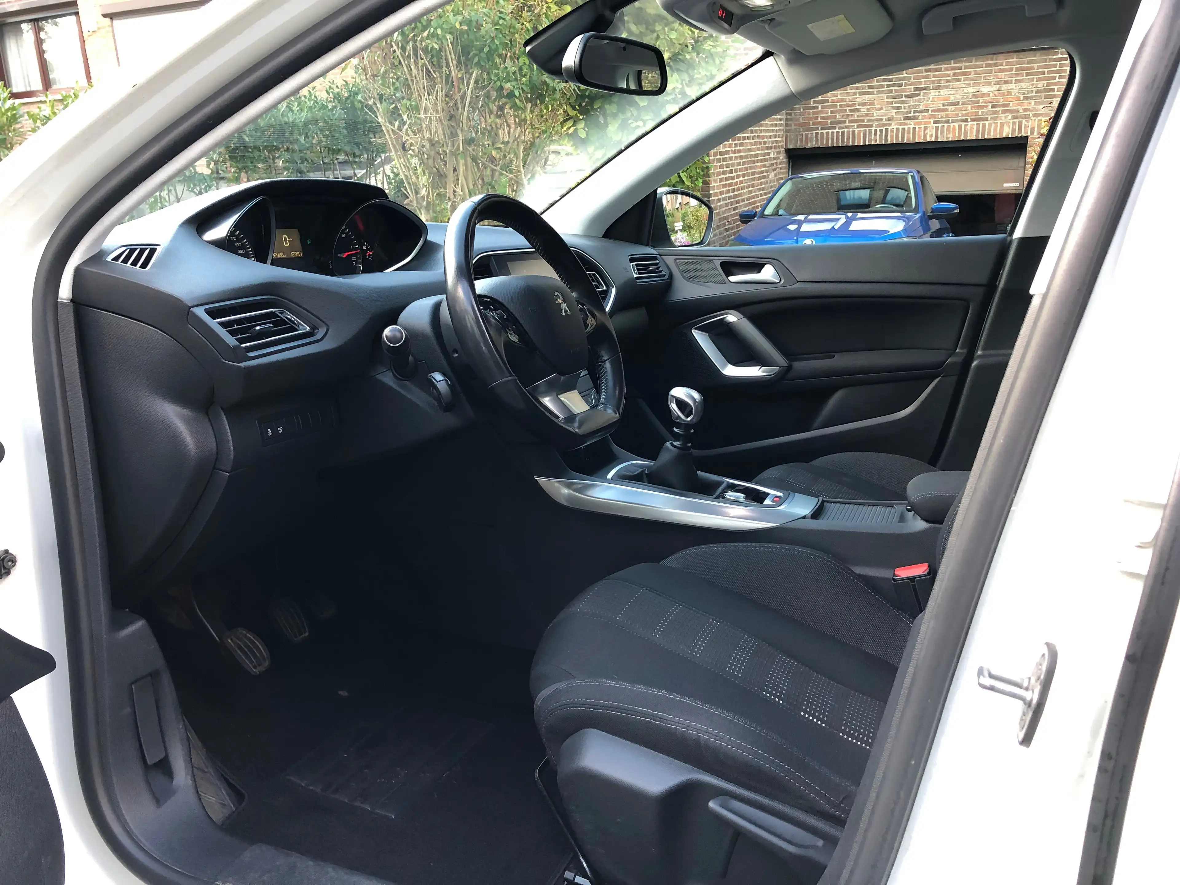 Peugeot 308 308 1.6 BlueHDi — photo 8