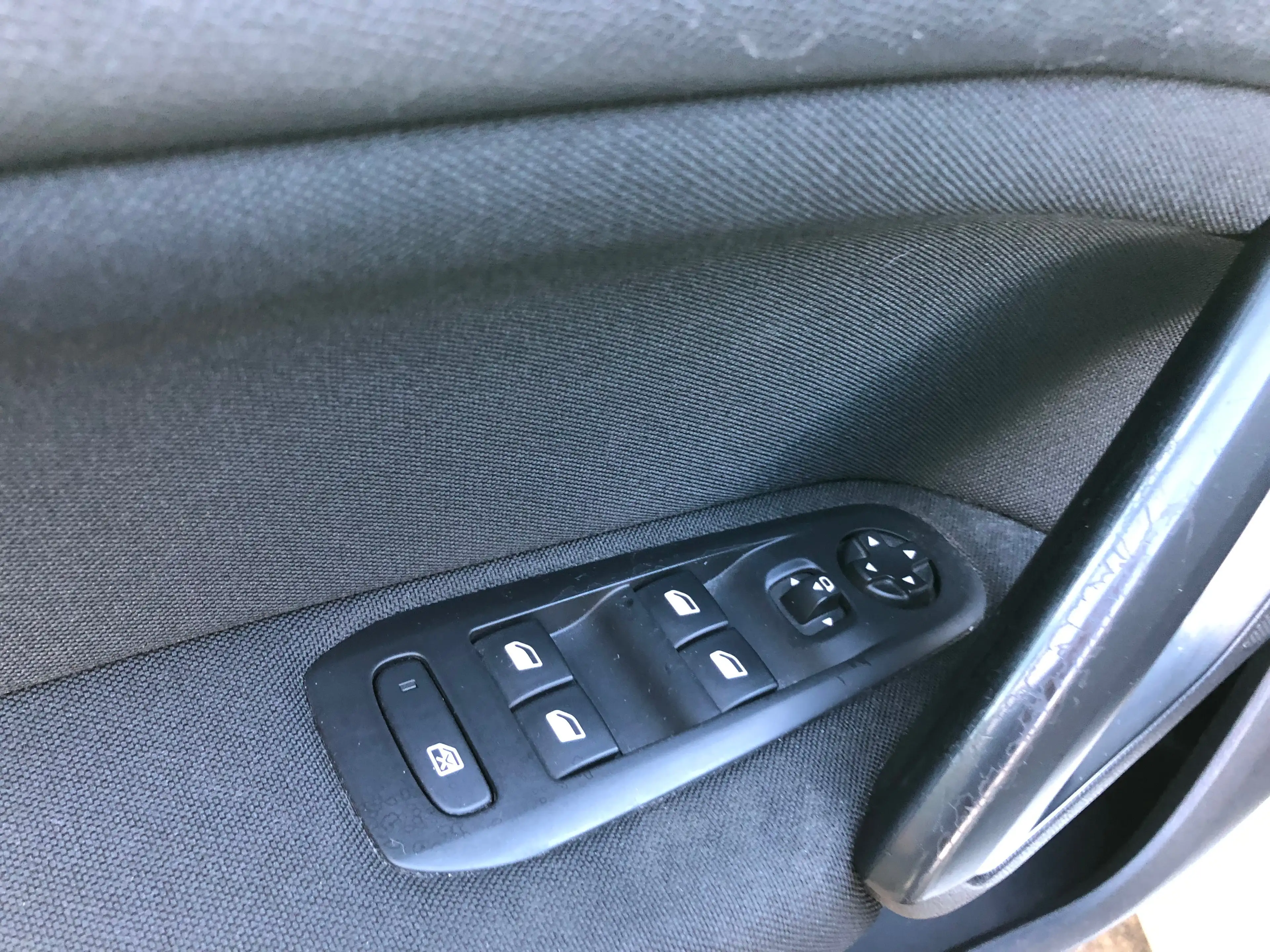 Peugeot 308 308 1.6 BlueHDi — photo 13