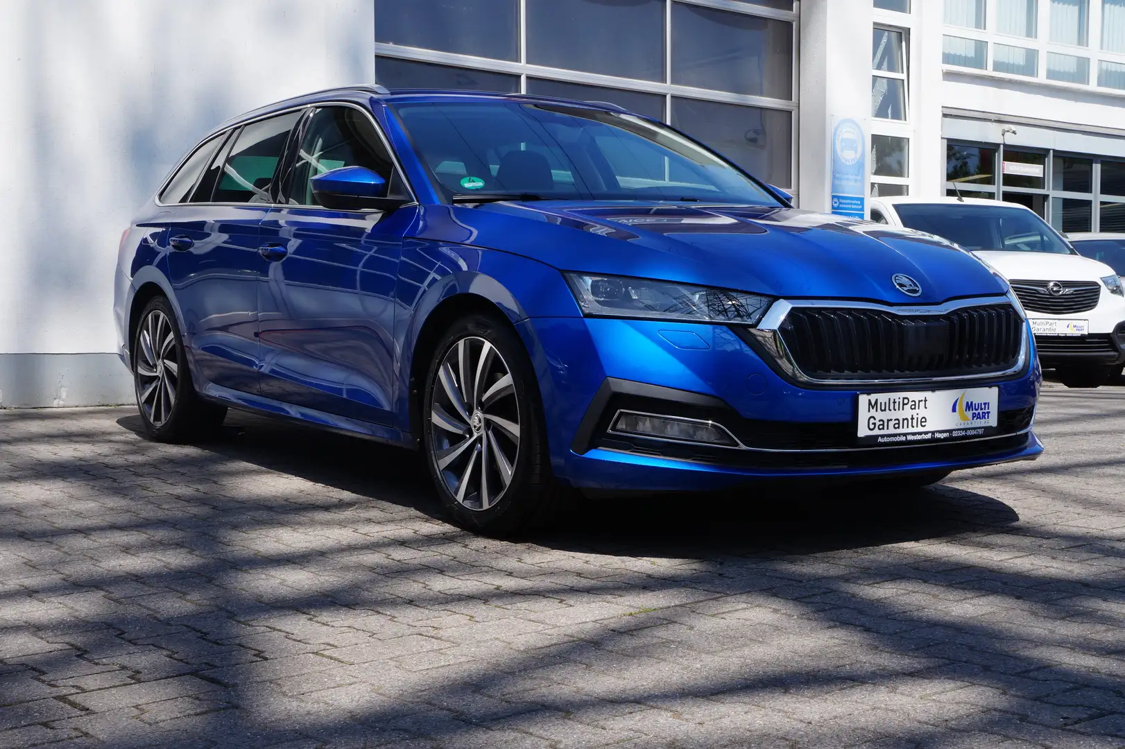 Skoda Octavia Octavia Combi Style*DSG*PDC*LED*SHZ*NAVI*AHK* Bleu - 1