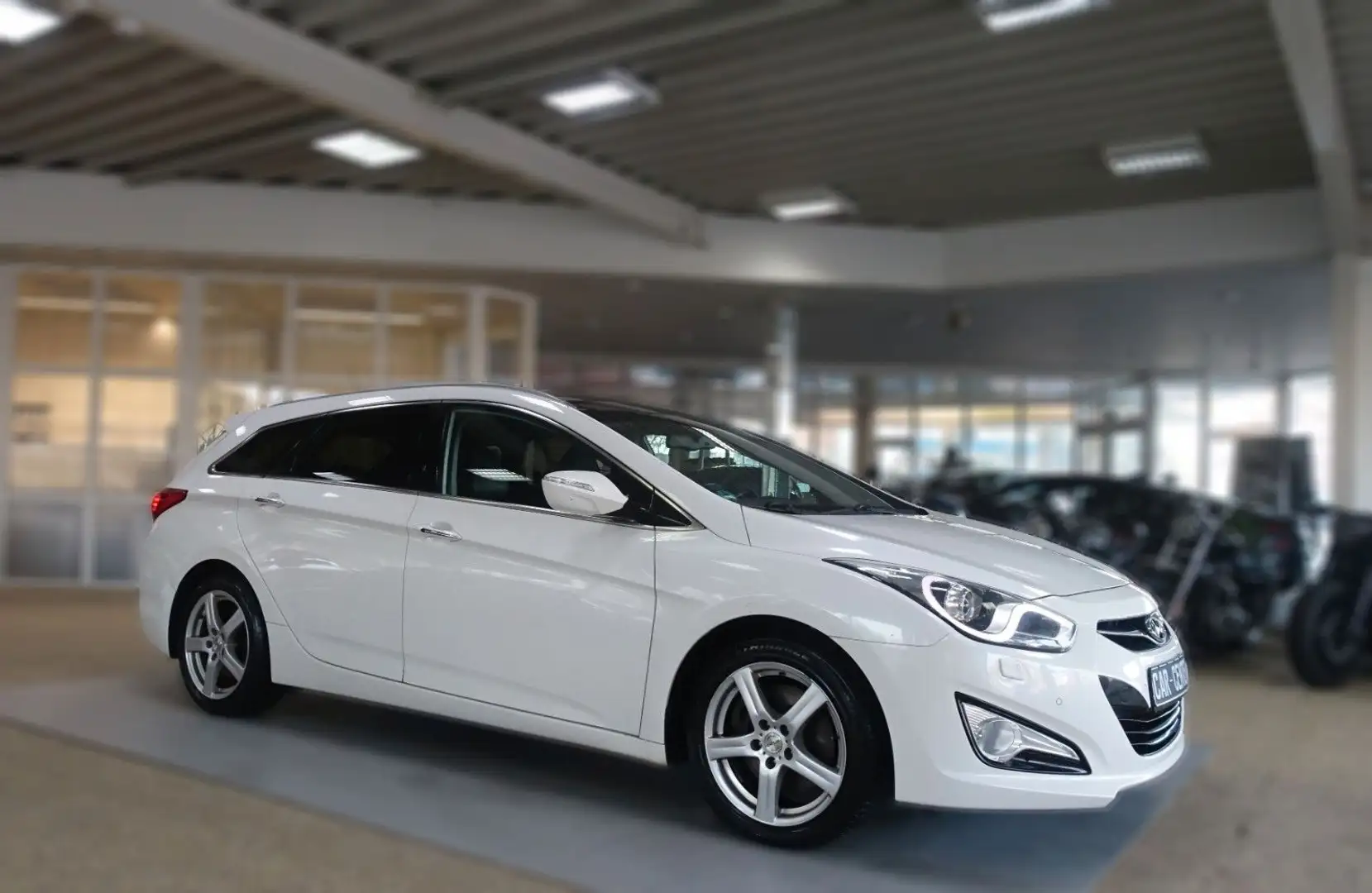 Hyundai i40 cw Premium Automatik Weiß - 2